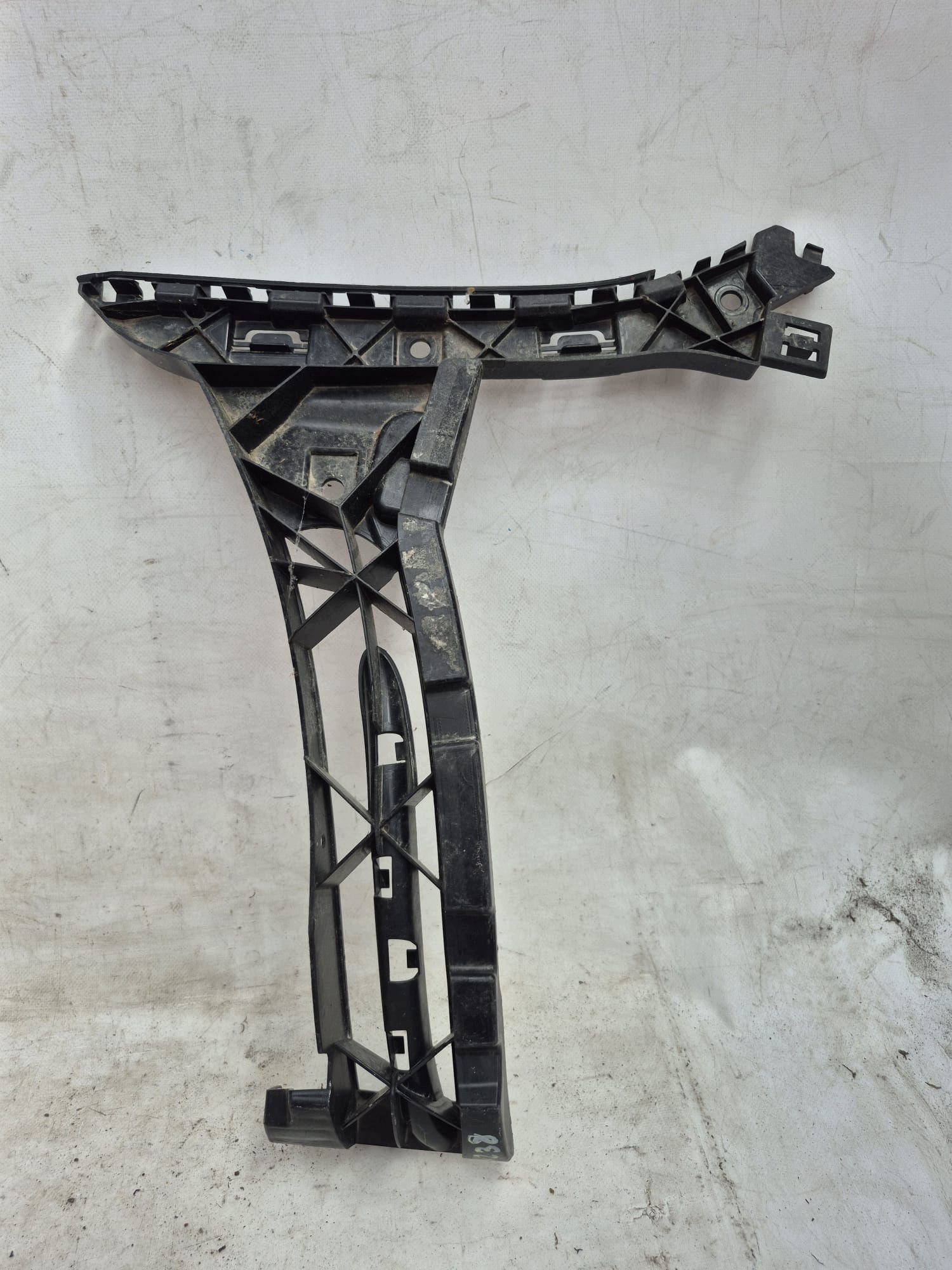 MERCEDES E-KLASA W238 bumper bracket left rear part rear A2388854100
