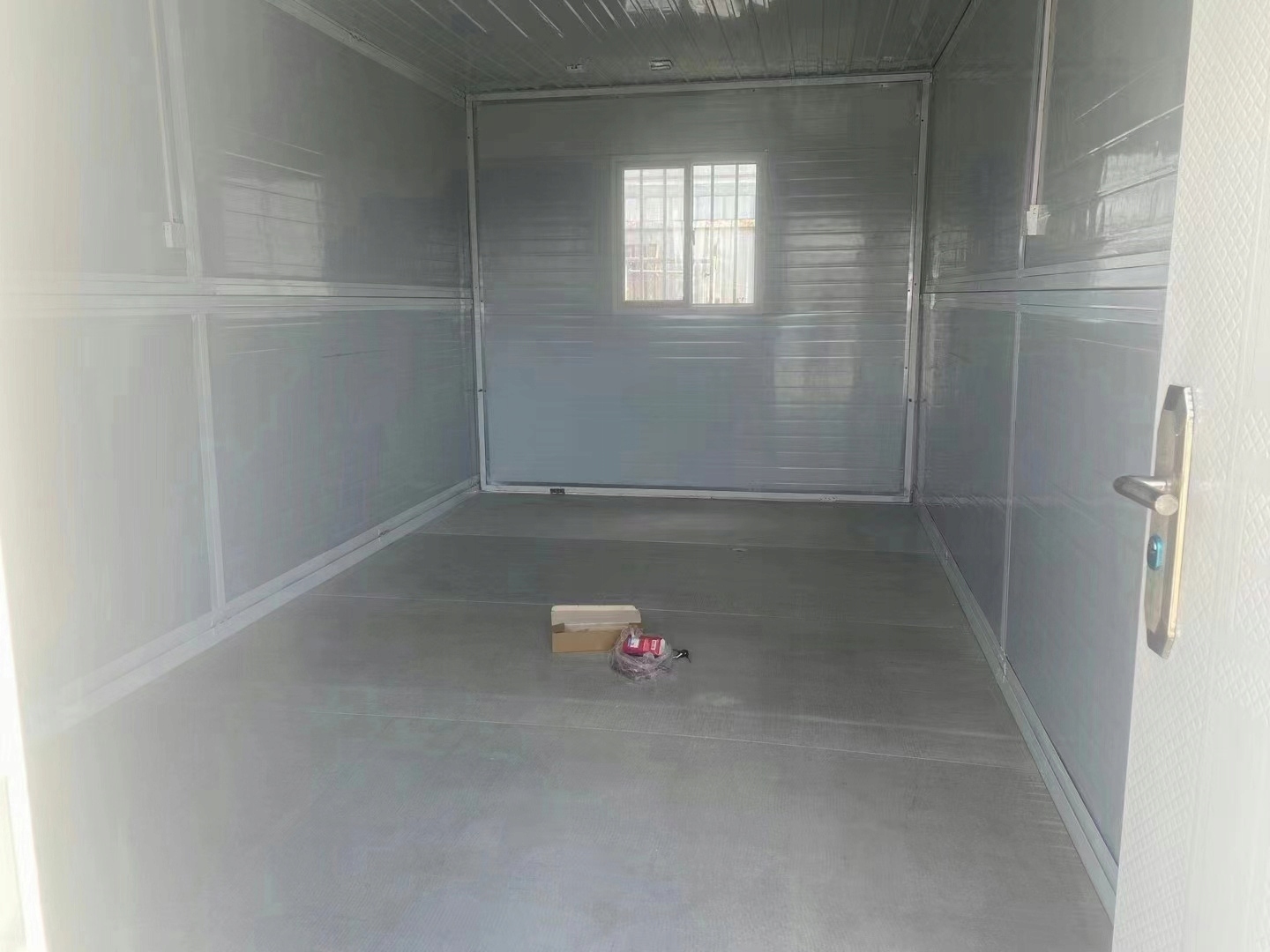 Kontener socjalny 5,8 x 2,48 m Wysokość 2.5 m