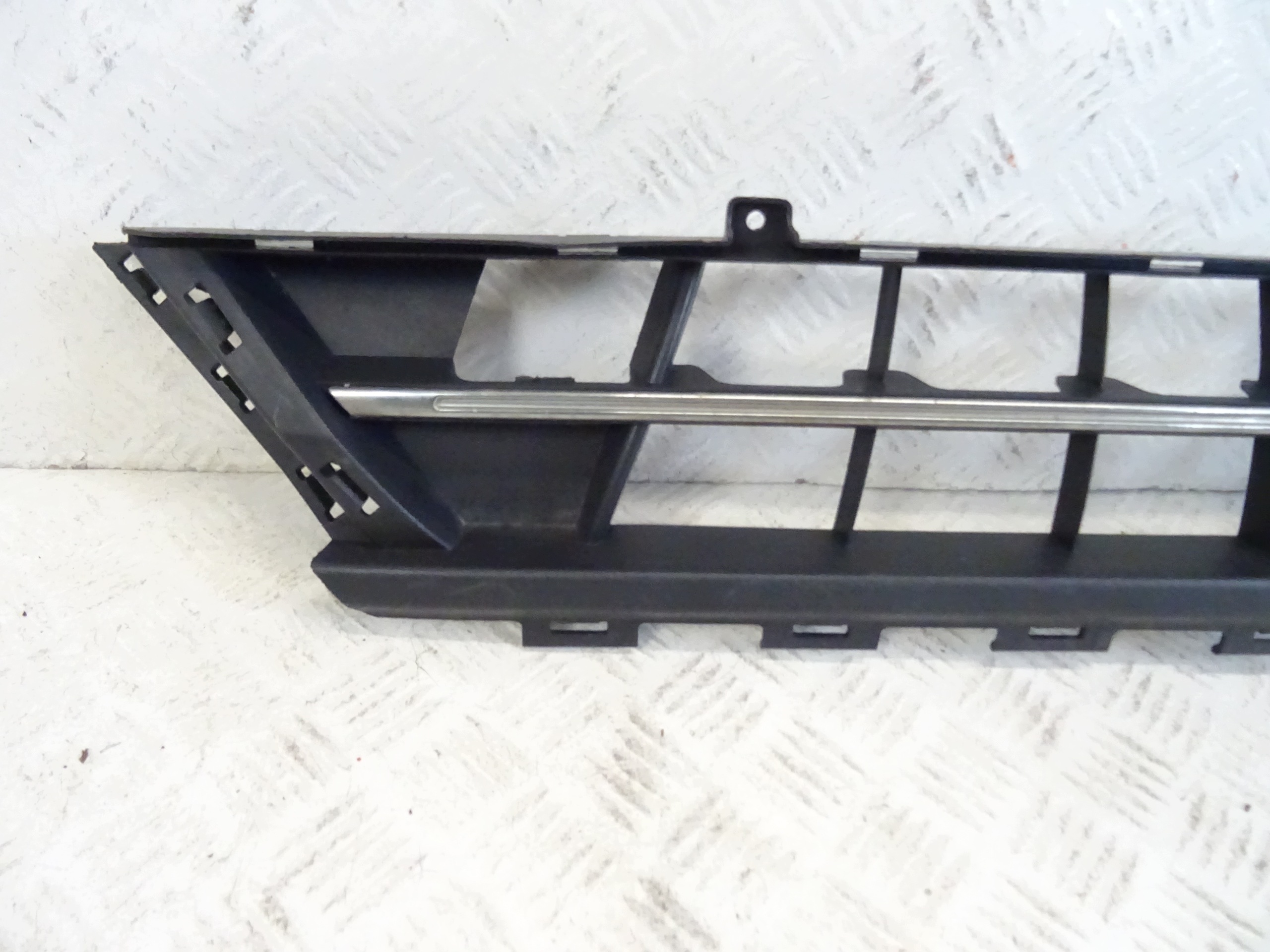 grid of a bumper front front FORD TRANSIT CUSTOM GK21-17K946-AA