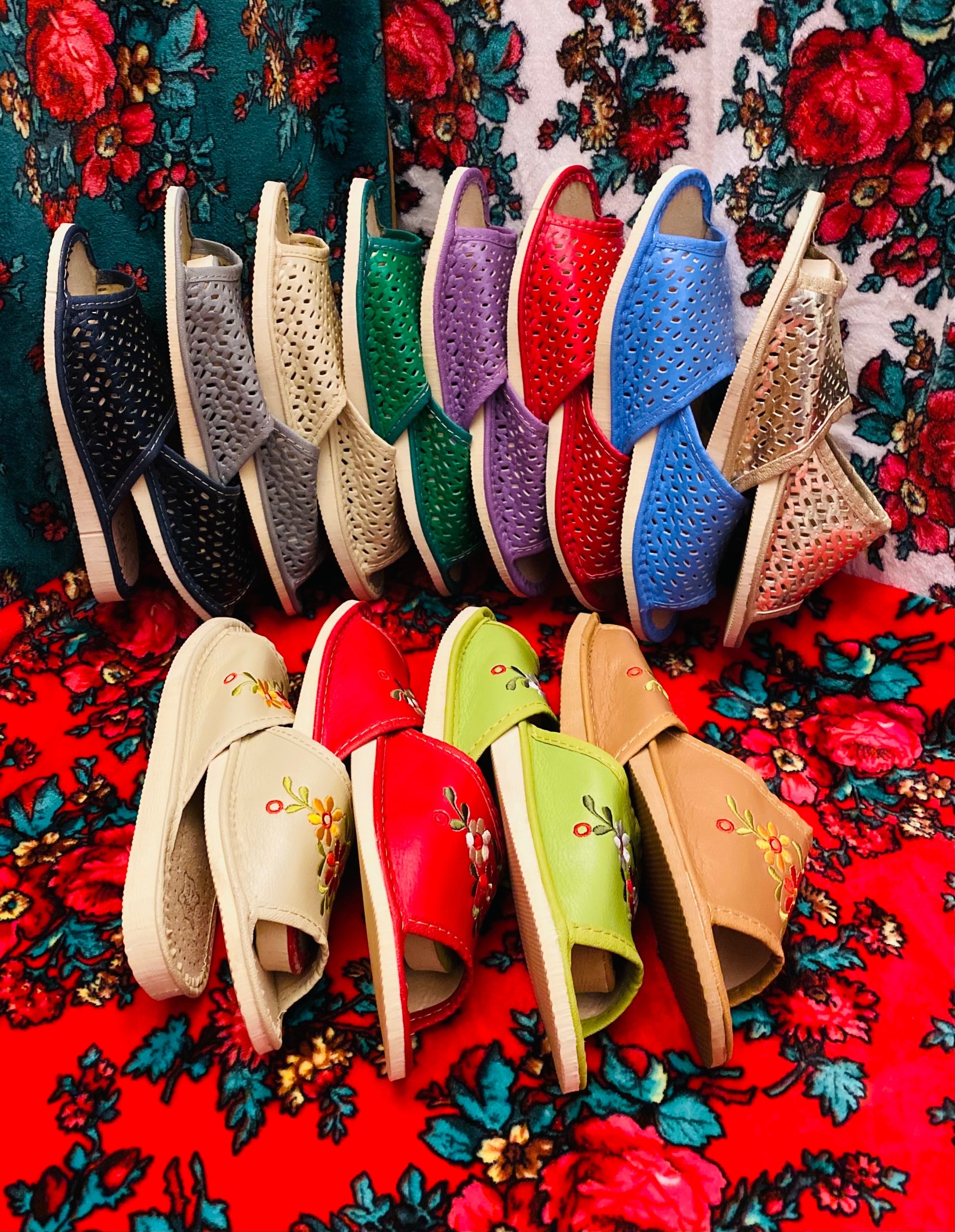 Damskie Pantofle Kapcie Odkryte Haftowane Czerwone Rozmiar 35 Kolekcja wiosna, lato, jesień, zima