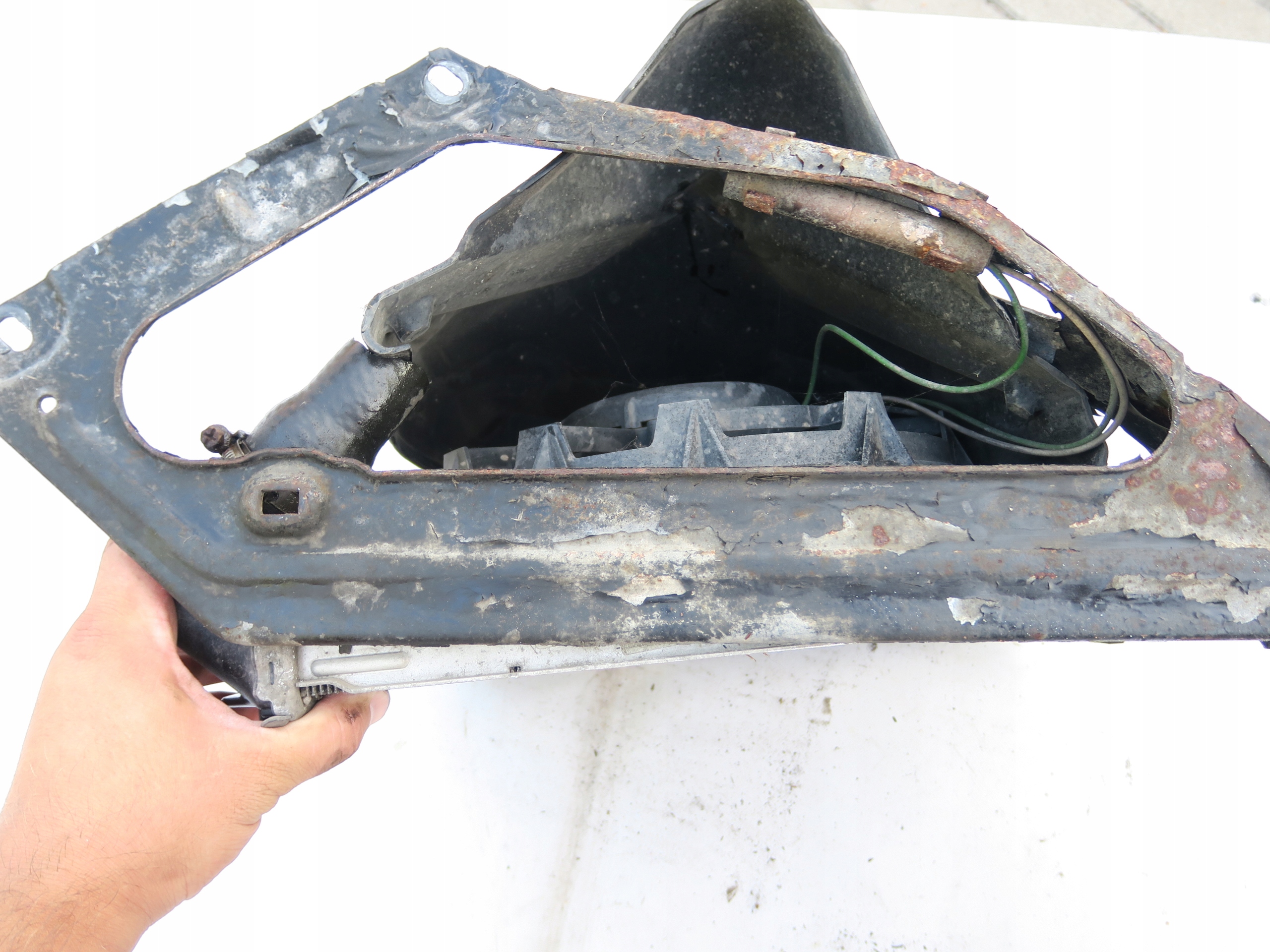 CHŁODNICA Z WENTYLATOREM MOCOWANIE 2.7 PORSCHE BOXSTER 1 I 986 Stan opakowania brak opakowania