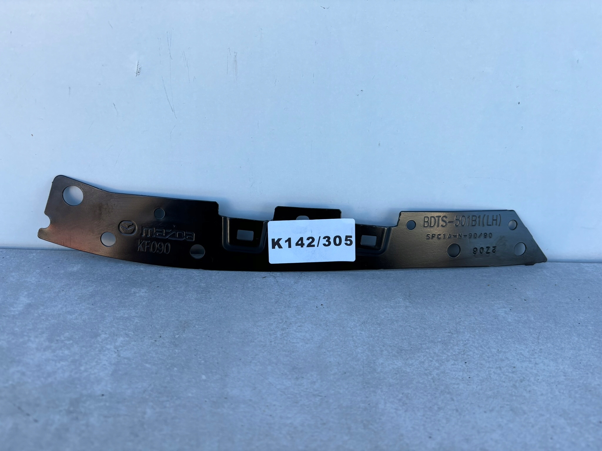MAZDA 3 III 19-23 ROK left tension belt OKULAR support console grille K142/305