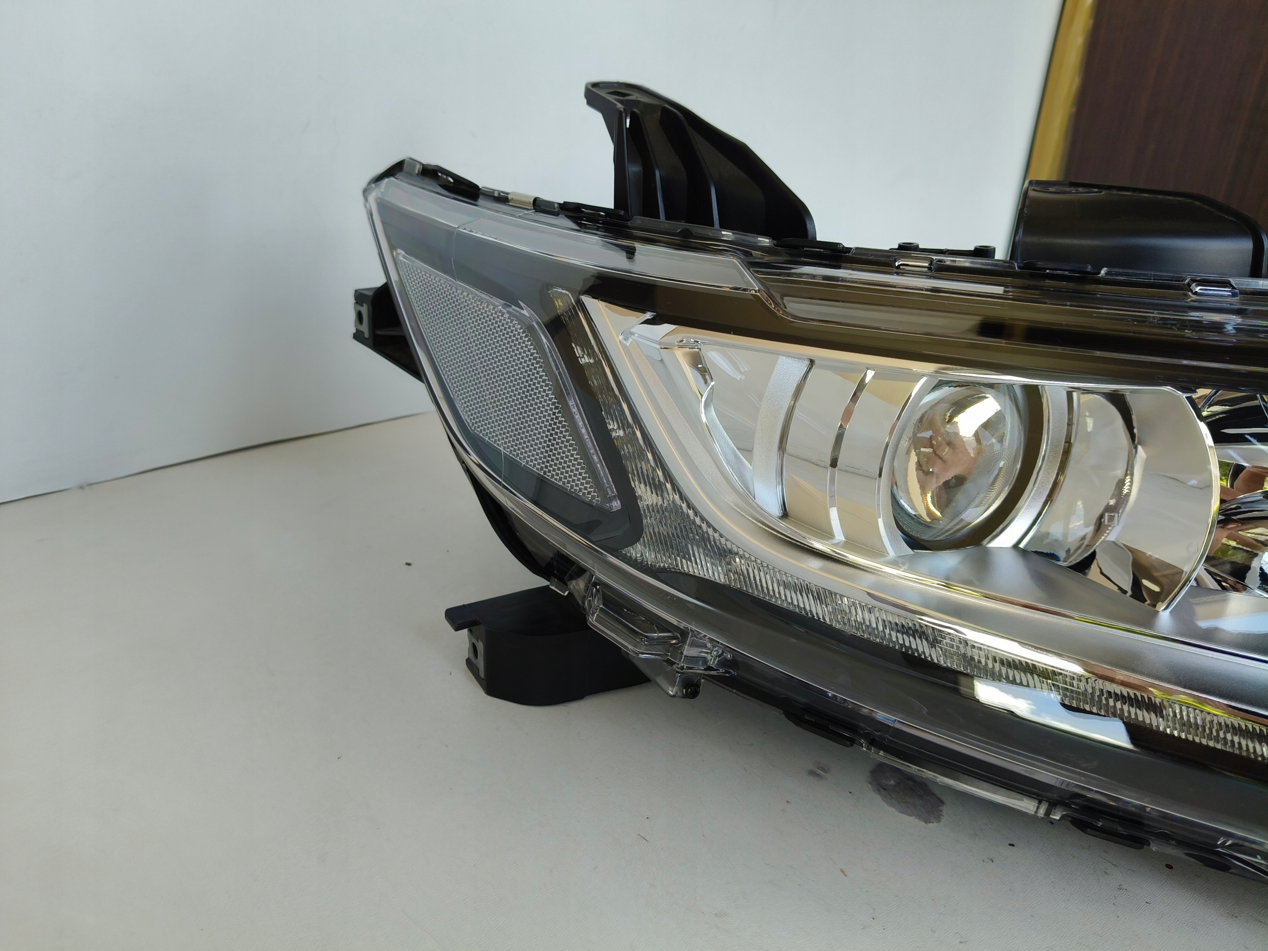 light right REFLEKTOR MITSUBISHI OUTLANDER III 15- LIFT LED