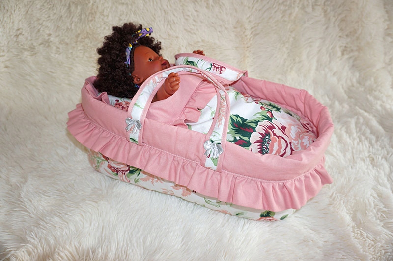 NOSIDEŁKO (45cm) Z POŚCIELĄ DLA LALEK Kod producenta 234543