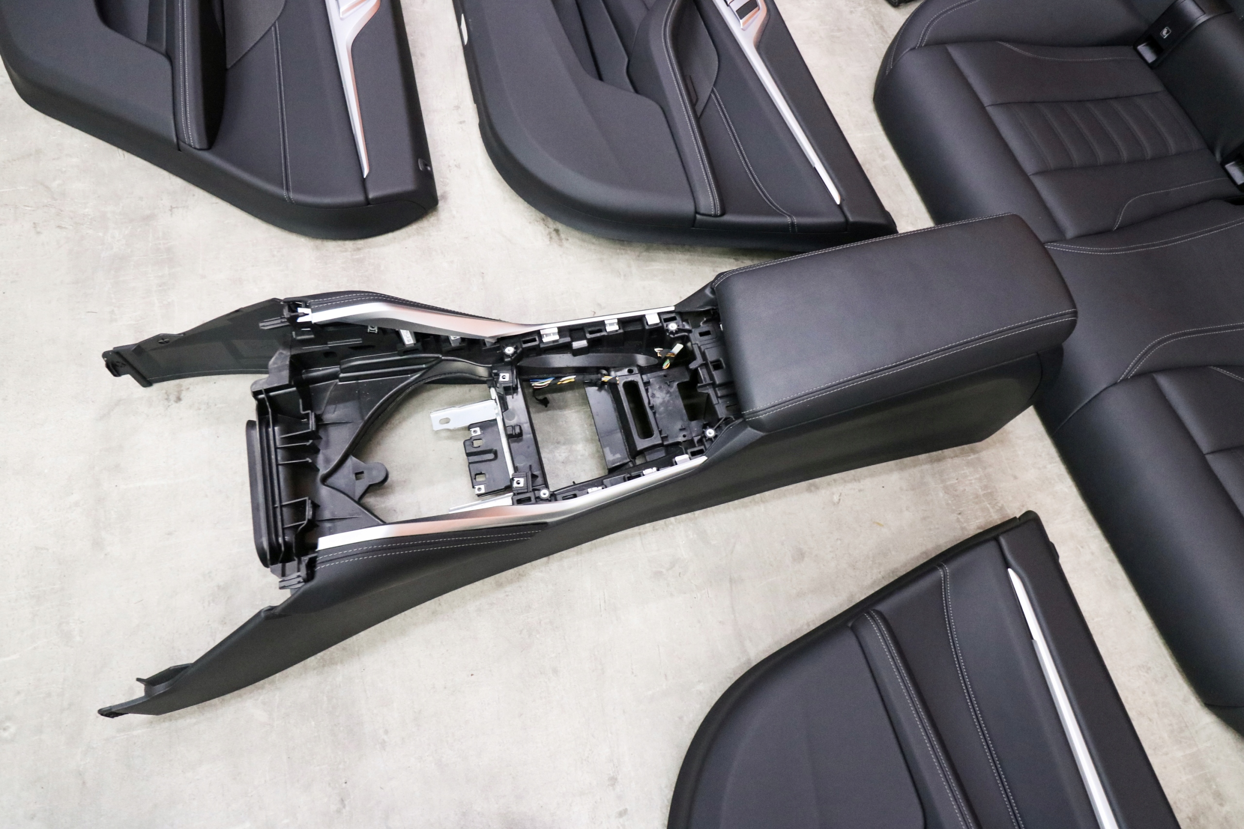 BMW i4 G26 inner seats side TUNEL m-packet WENTYLOWANE GRZANE