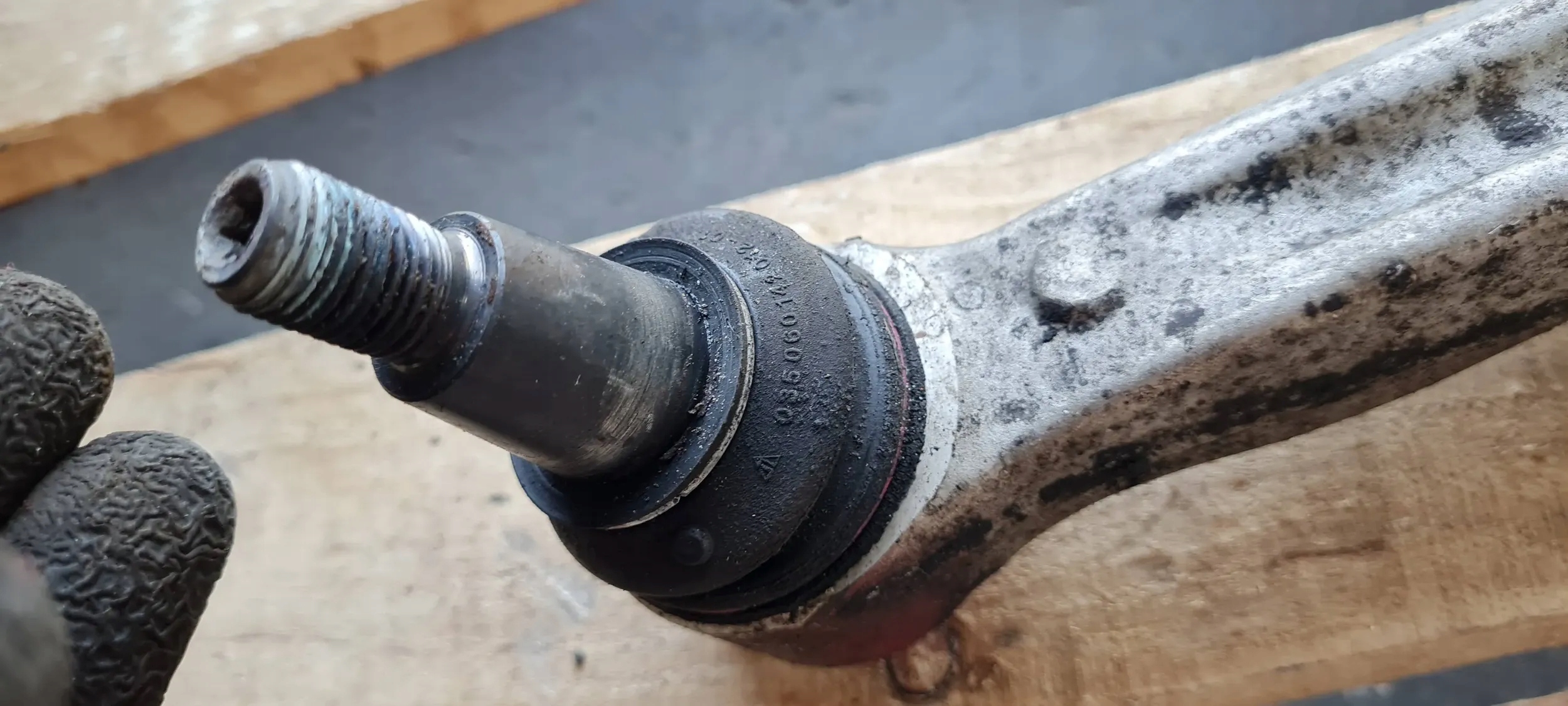 Q7 4M II arm right front front BANAN 4M0407696C
