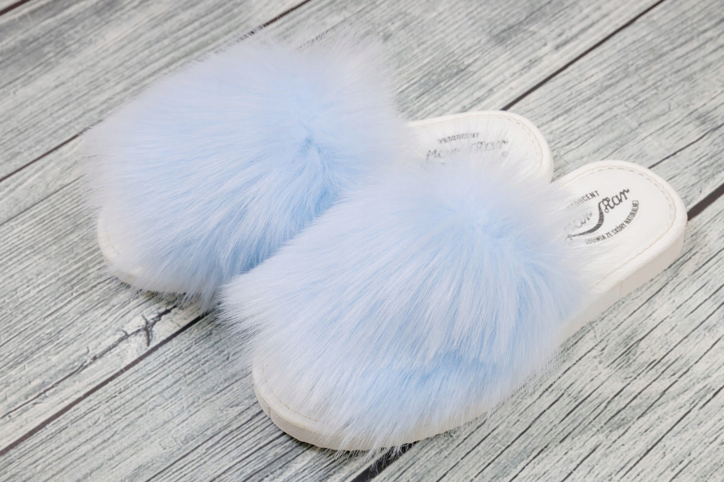 BIAŁE KAPCIE DAMSKIE Z EFEKTOWNYM FUTERKIEM MARHAR Rozmiar 40