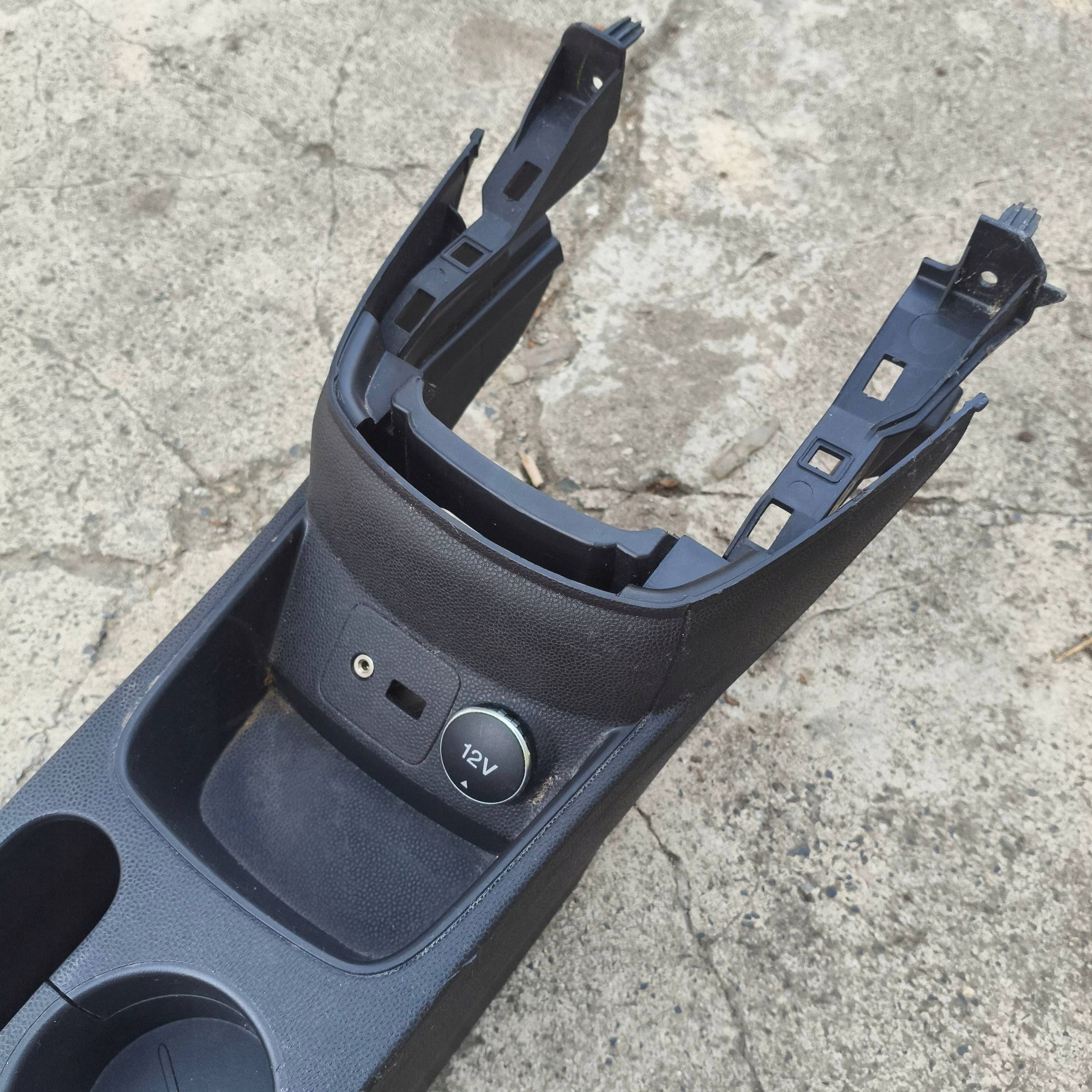 Tunel mitte Ford Fiesta MK7 LIFT 2014
