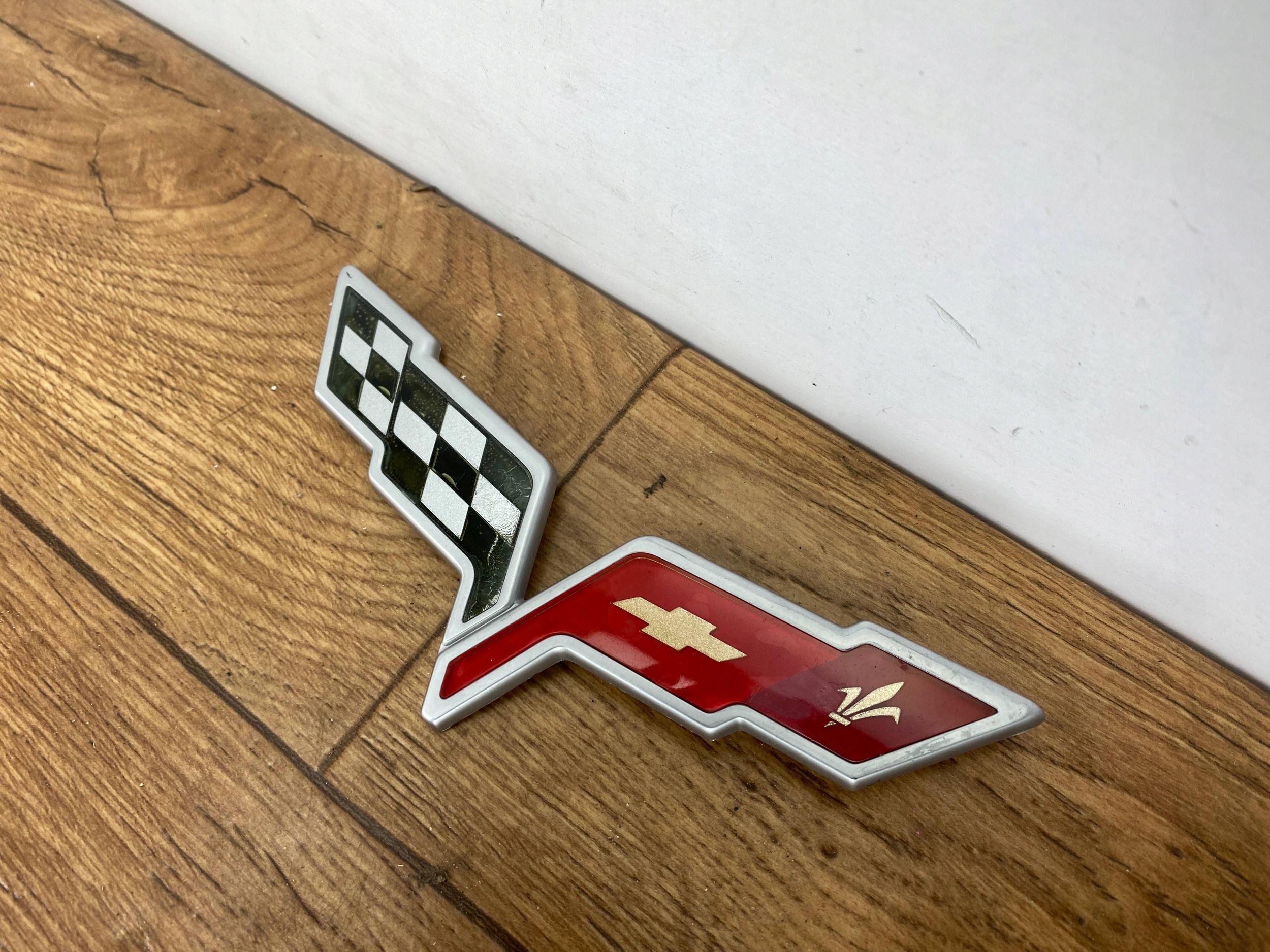 Emblemat logo for rear klape Chevrolet Corvette C6 2005+