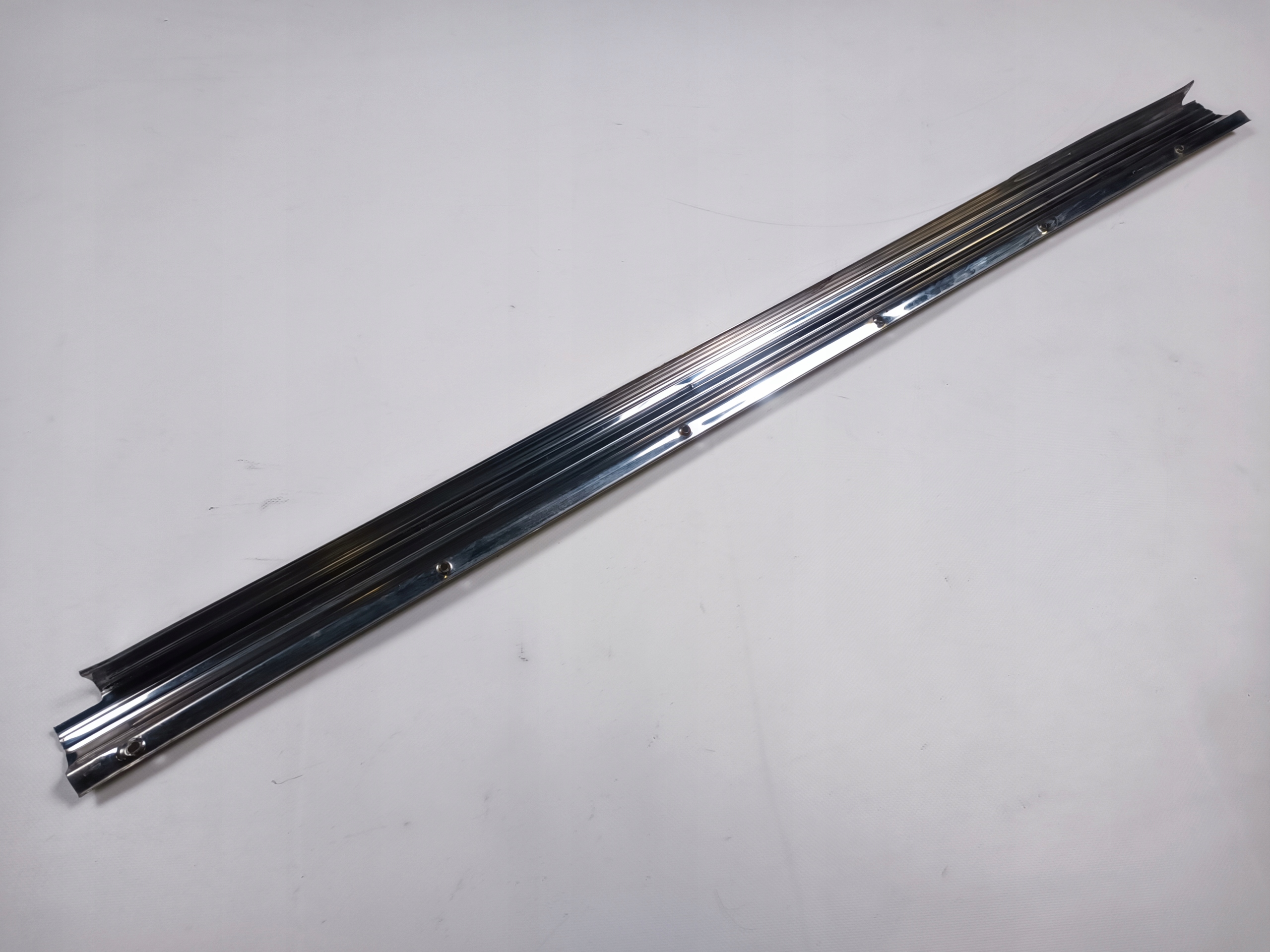 moulding threshold left Mercedes SL R107 C107