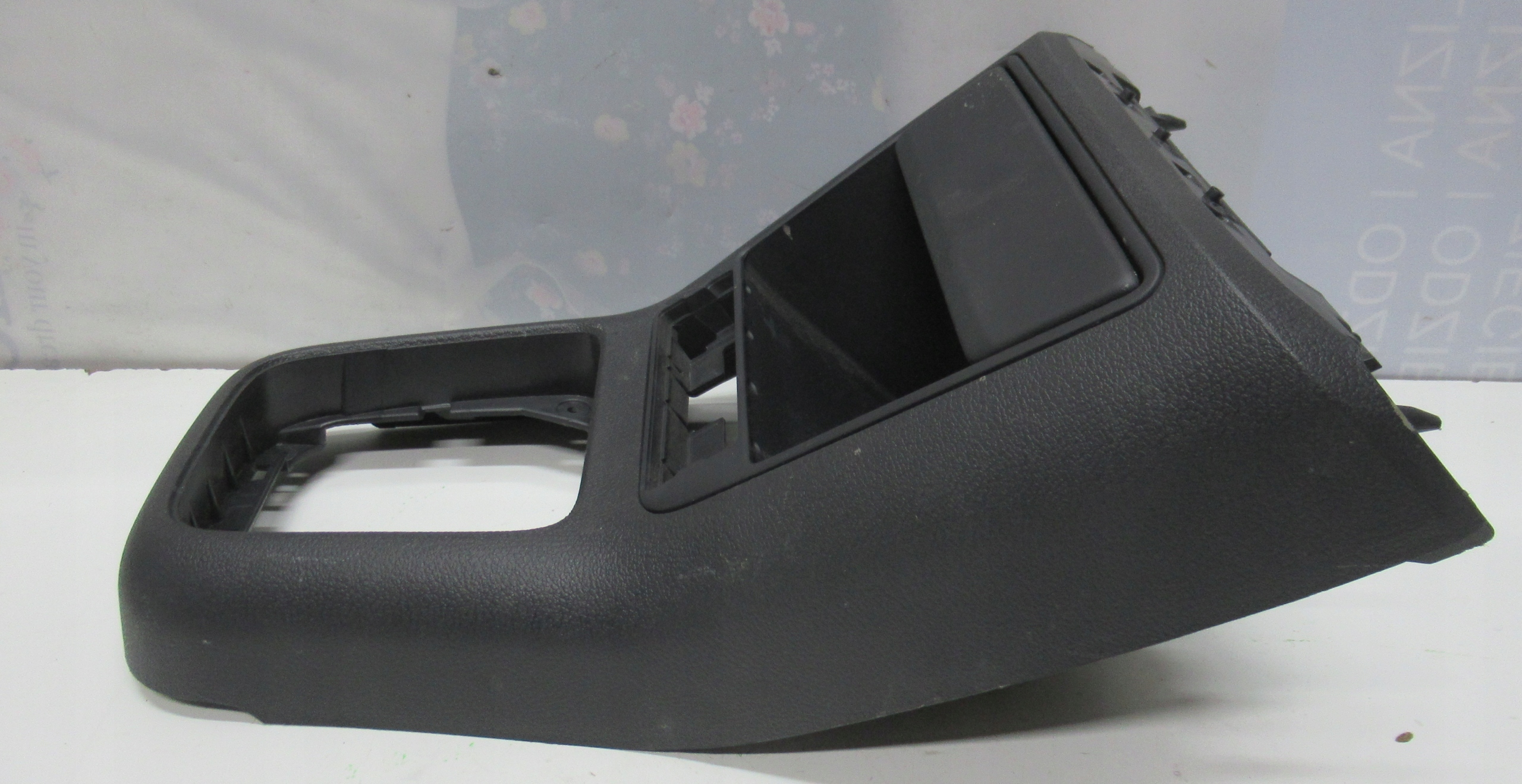 GOLF VI+ 12R Blende Abdeckung TUNEL mitte 5N1863476A