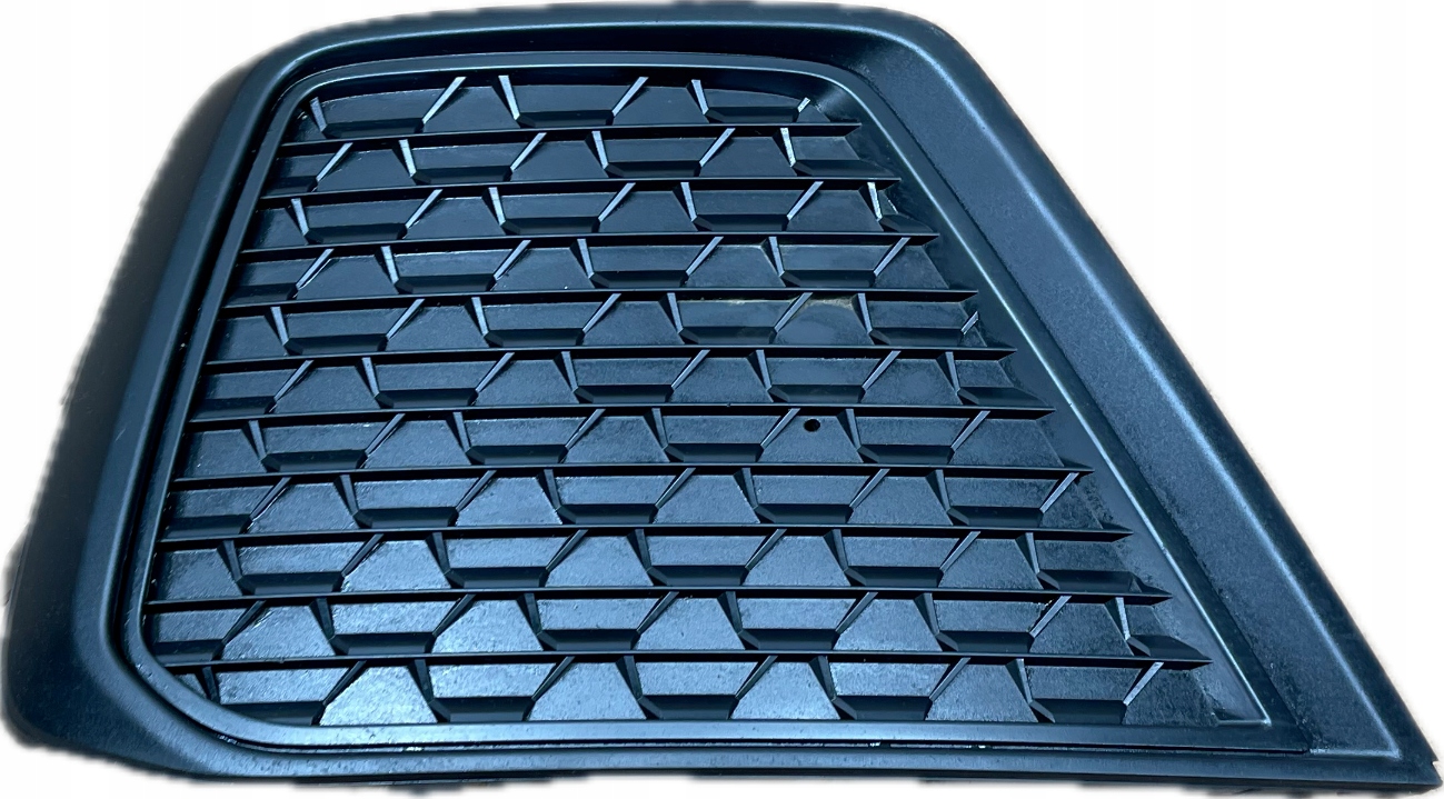 AUDI A1 II 82A 2018 - grid of a bumper right front 82A807682F