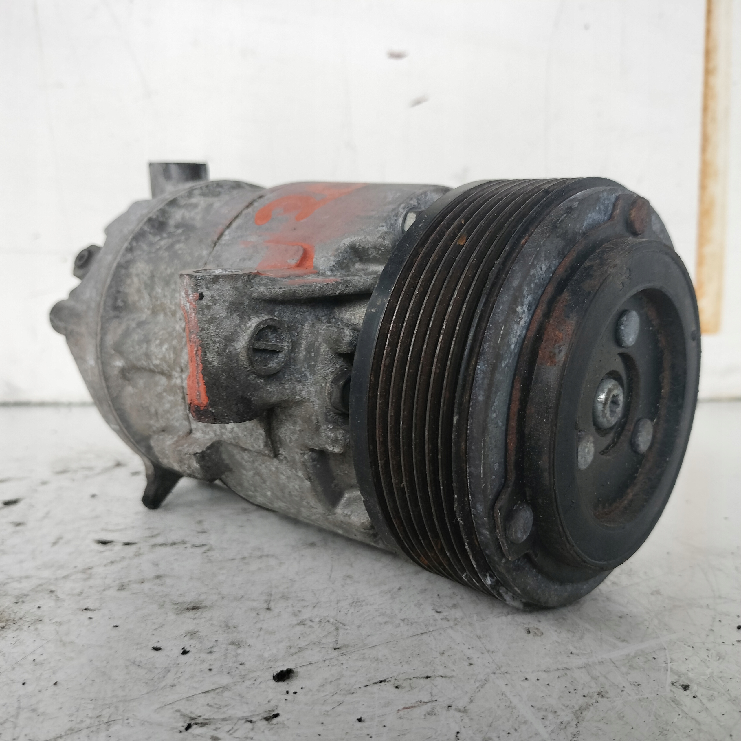 BMW E87 E90 2.0 B compressor; compressor of the air conditioning 9156820
