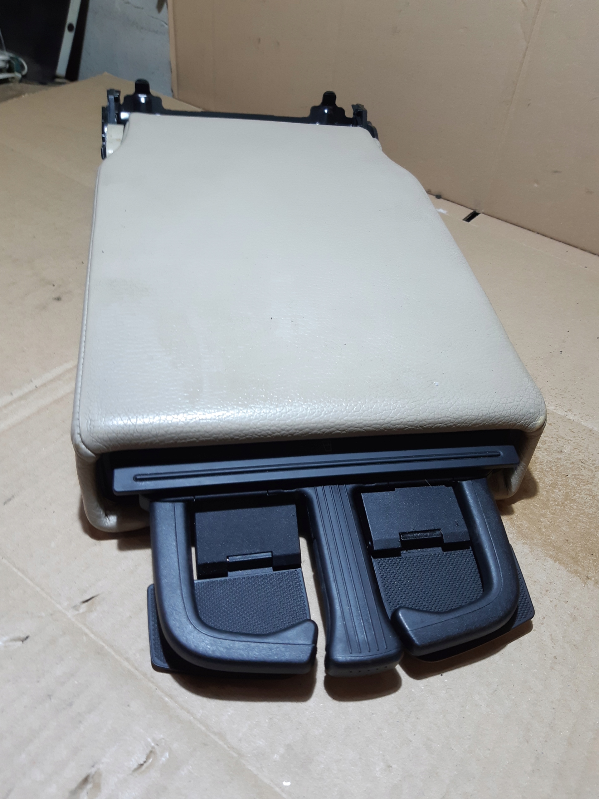 AUDI Q7 4L armrest KANAPY rear part leather KUBKI 4L0883081