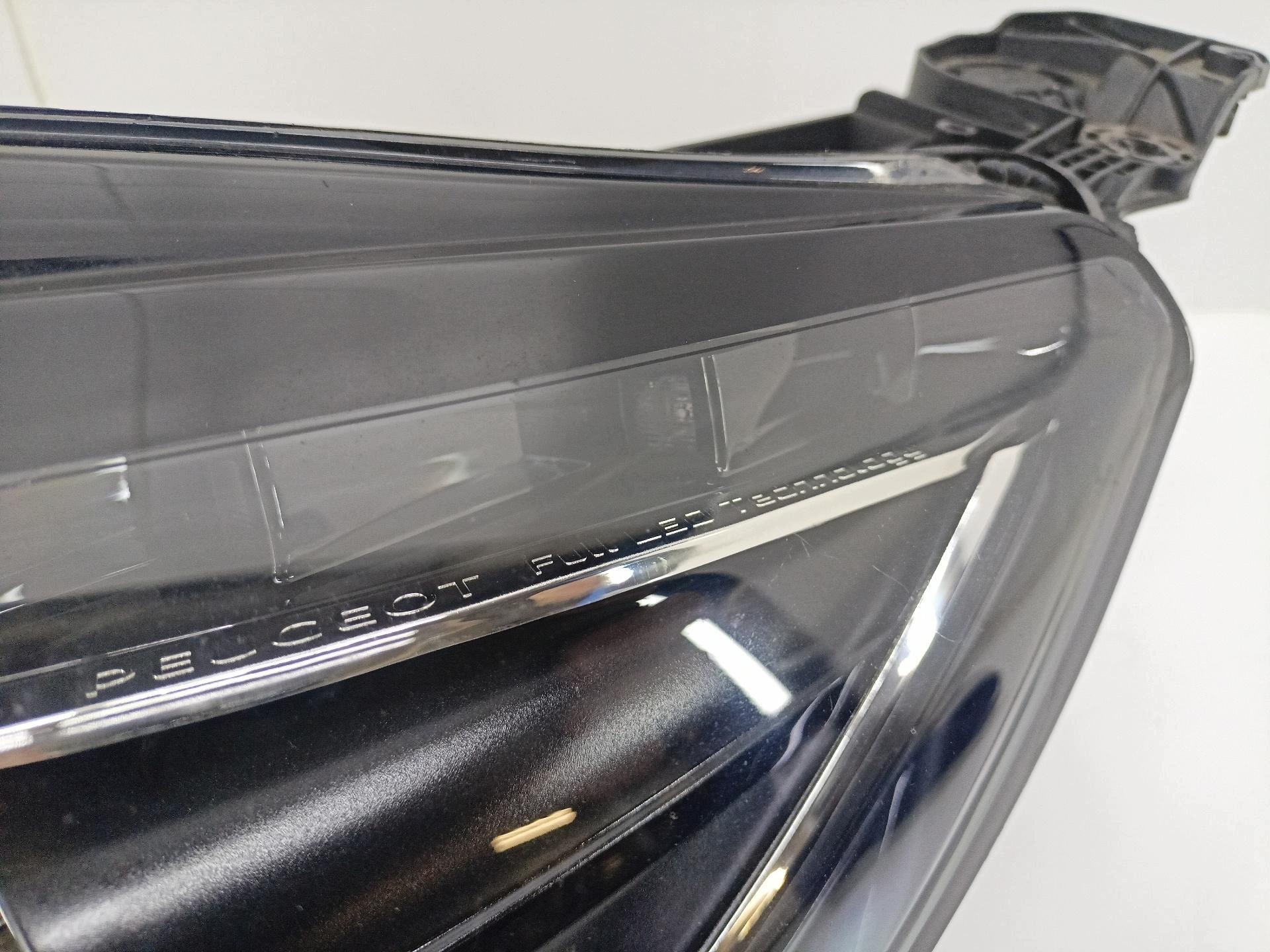 light front left side Peugeot 308 2 2015 9800546480