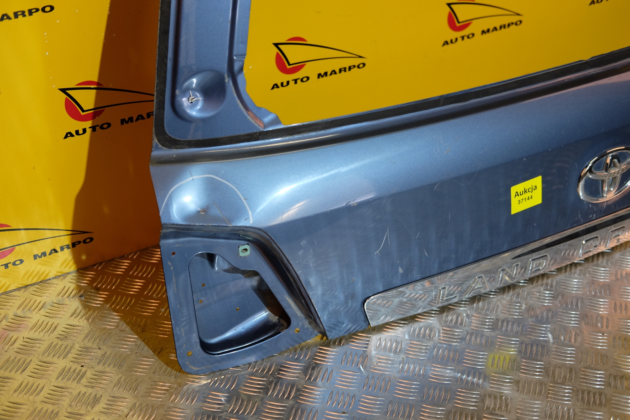 TOYOTA LAND CRUISER 200 V8 2007- KLAPA TYŁ SPOILER Jakość części (zgodnie z GVO) O - oryginał z logo producenta pojazdu (OE)