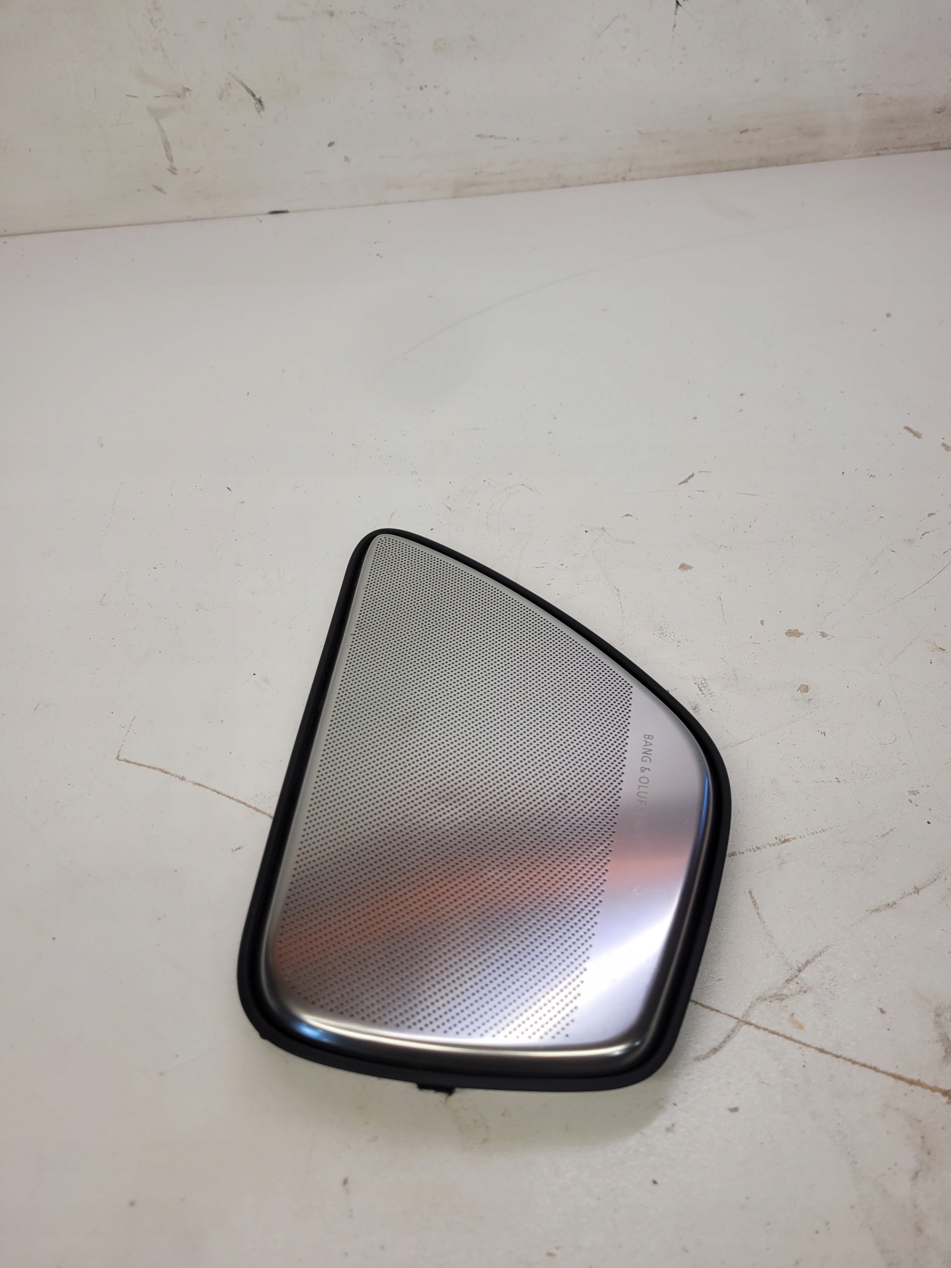 krycí repráku B&O AUDI A8 D4 4H0868451B