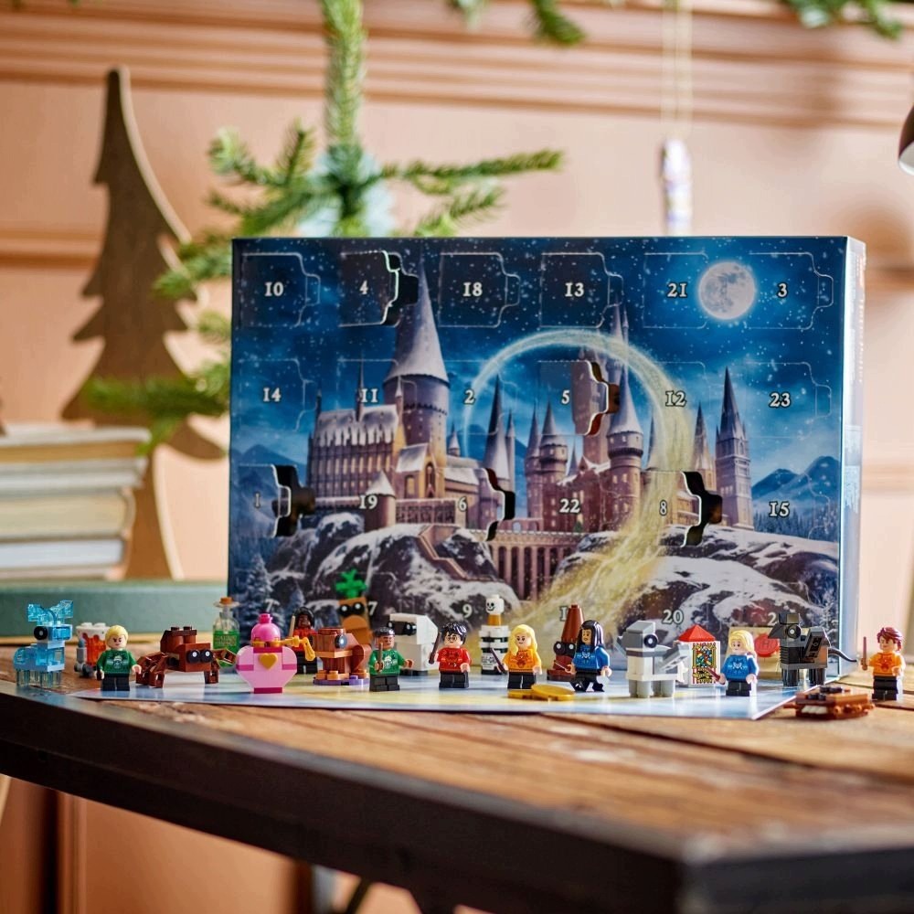 Адвент-календарь LEGO Harry Potter 2025, 8 минифигурок, 6 существ и 9 мини-моделей, от 7 лет — фото 4