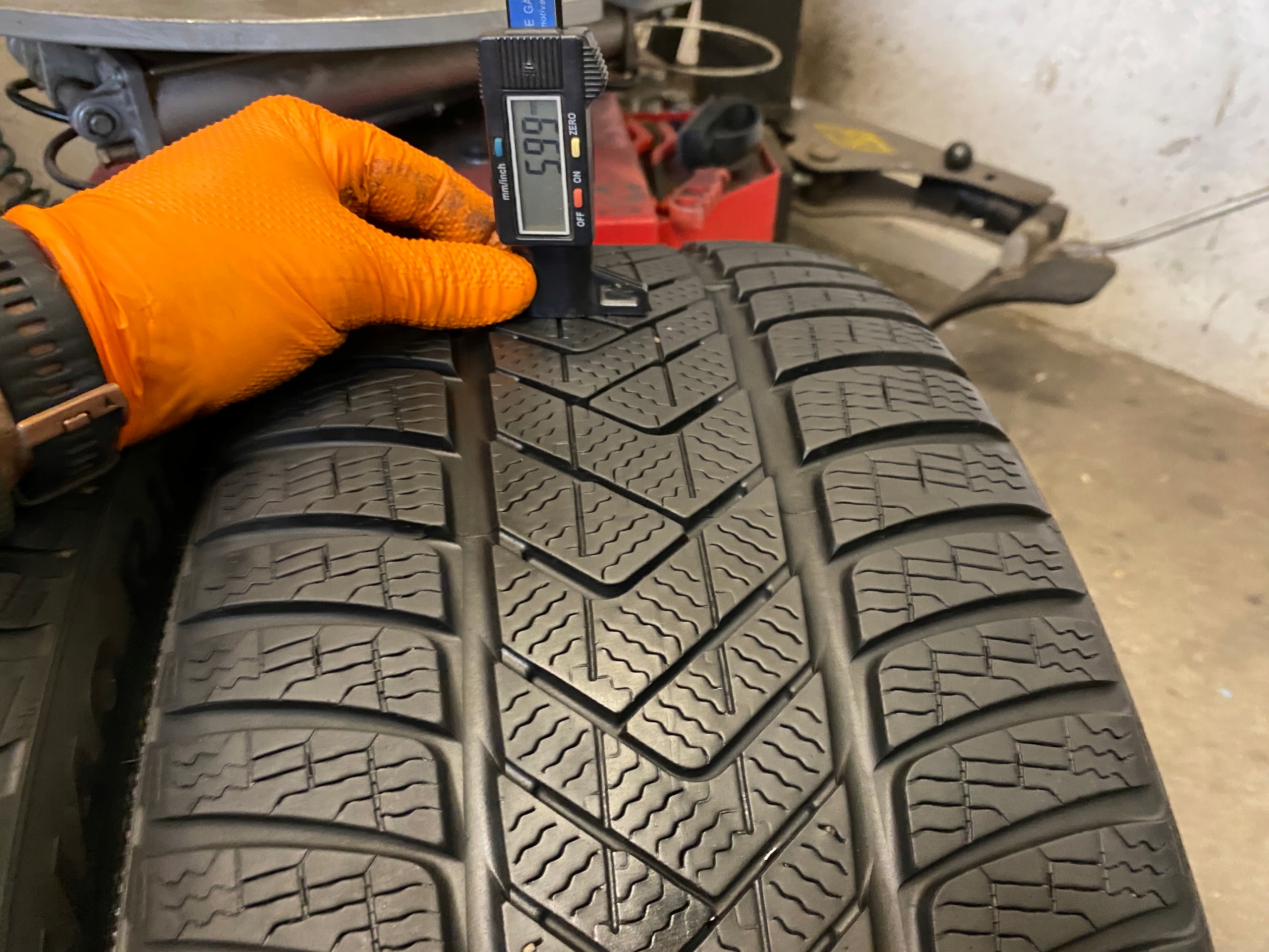 2 tyres winter 275/40R18 Pirelli Sottozero 3 6mm