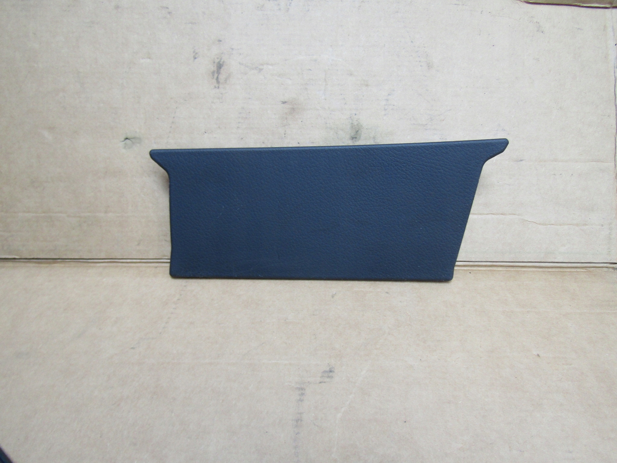 1 MERCEDES W211 TAPICERKA DRZWI OSLONA PRAWY PRZOD Producent części Mercedes-Benz OE