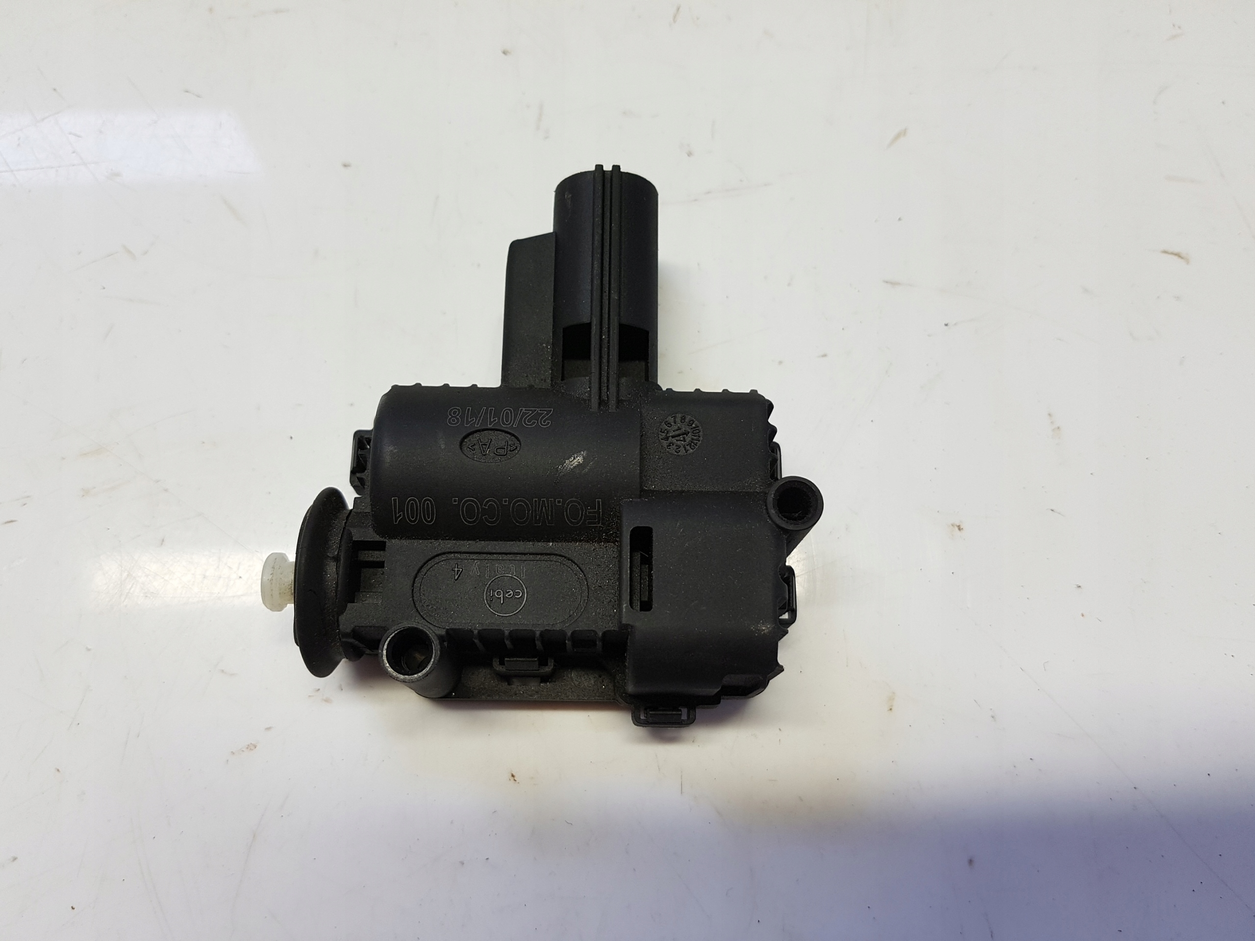 DISCOVERY SPORT ZAMEK WLEWU PALIWA Part manufacturer Land Rover OE