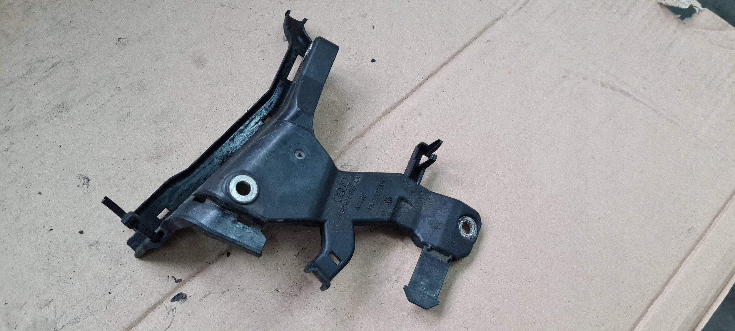 A6 C7 4G LIFT bracket hook holder WIAZKI 4G0971845AA