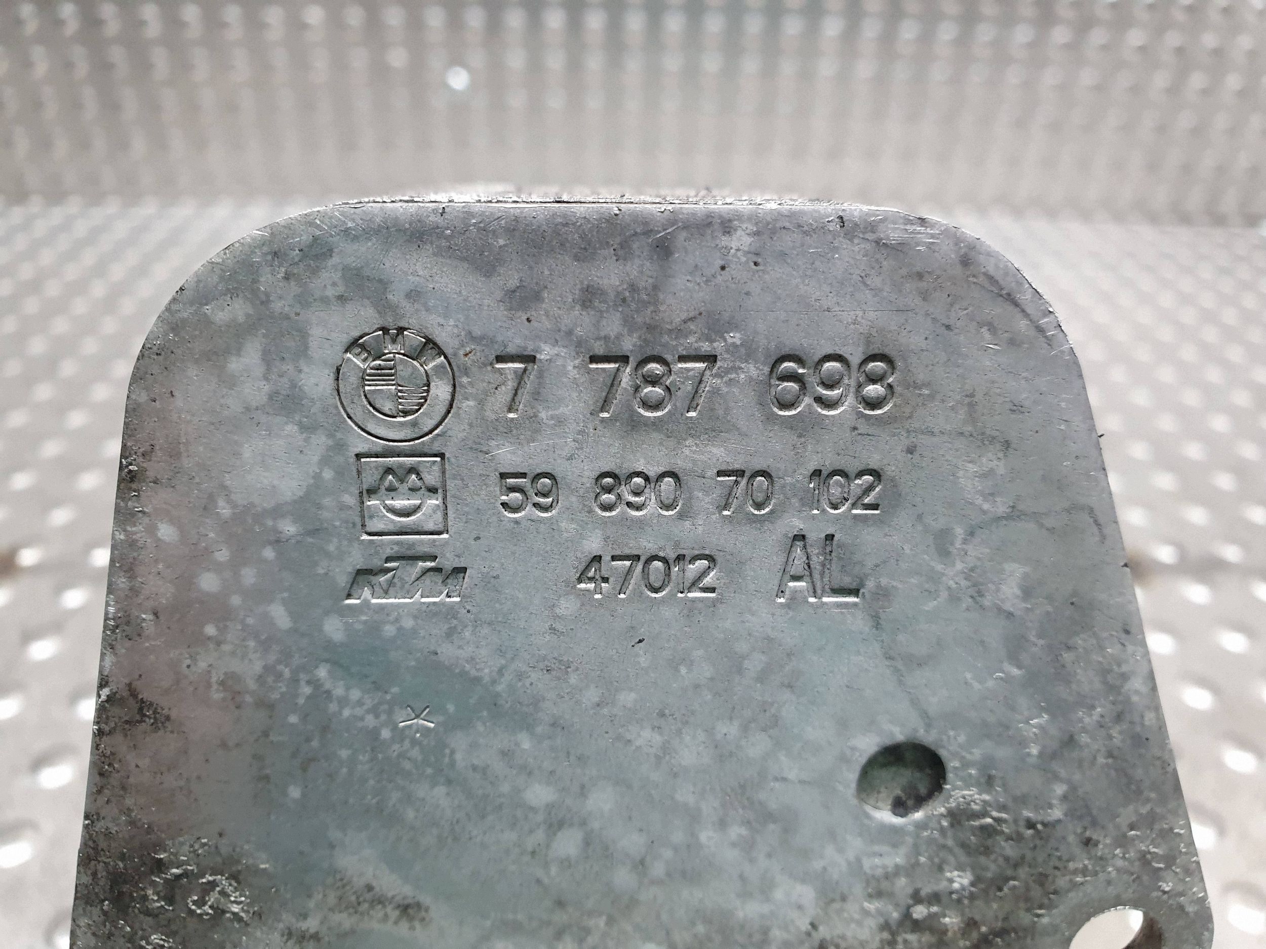 olaj hütö 7787698 BMW E46 E87 E90 E60 X3 E83 2.0D M47