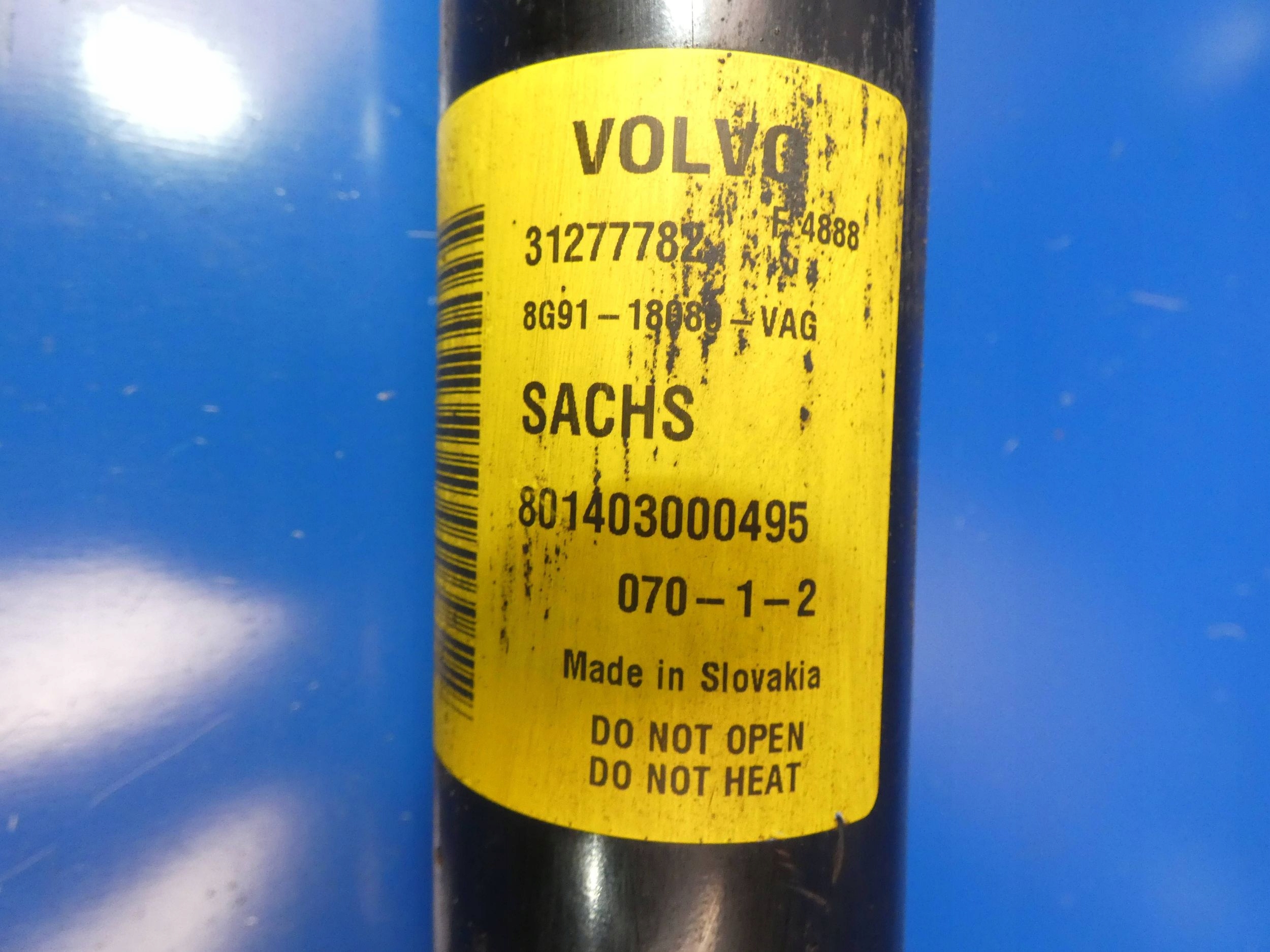 VOLVO XC60 and shock absorber left right rear part rear