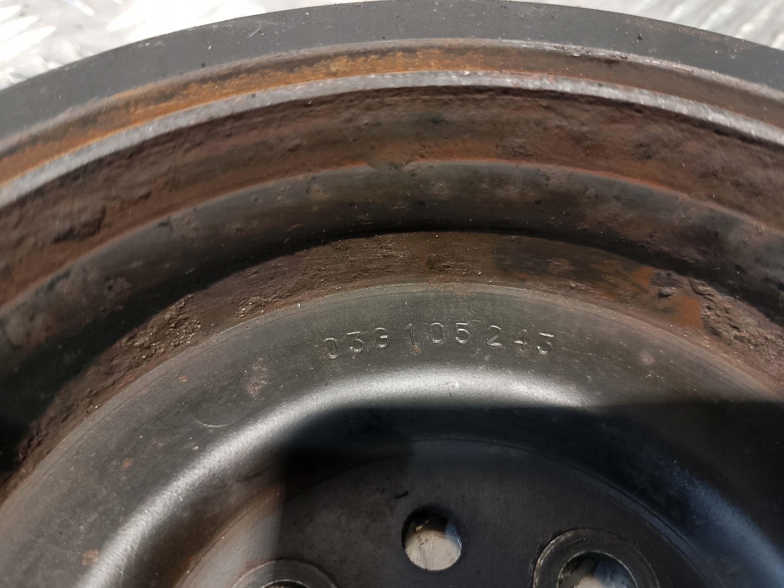 crank pulley VW PASSAT B6 2.0 TDI 03G105243