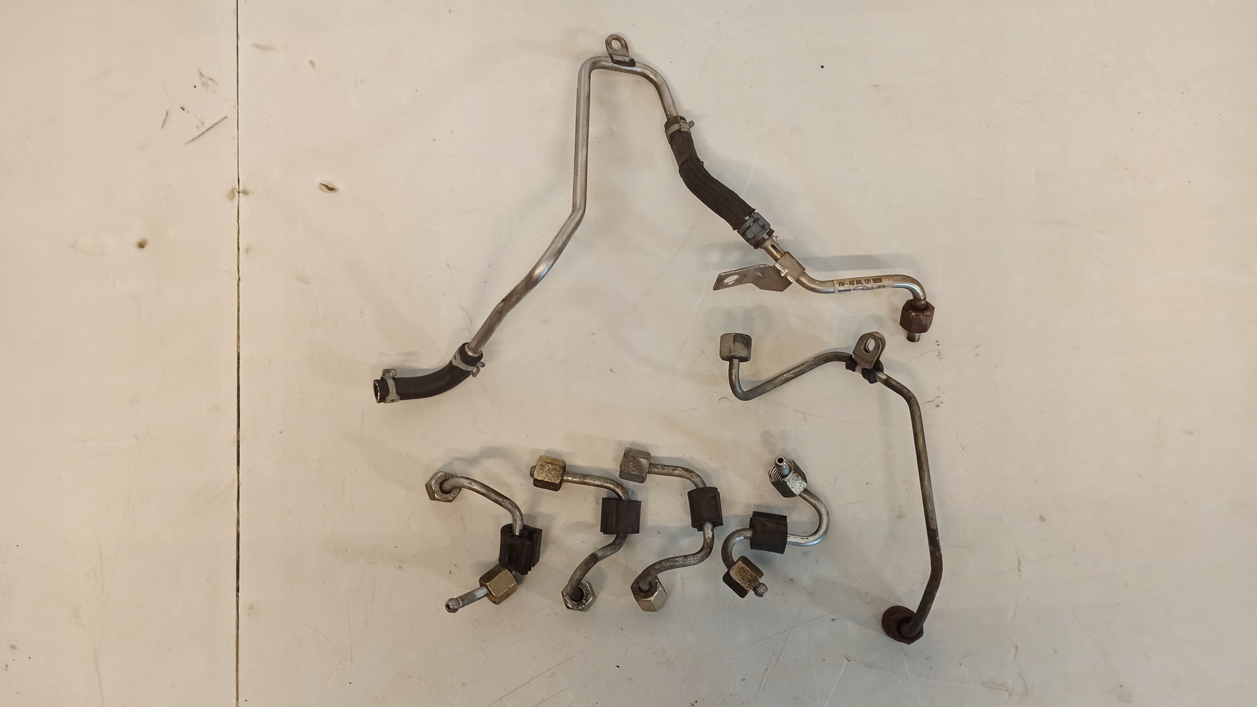 ТОПЛИВНЫЕ ТРУБЫ OCTAVIA III 04L131582B