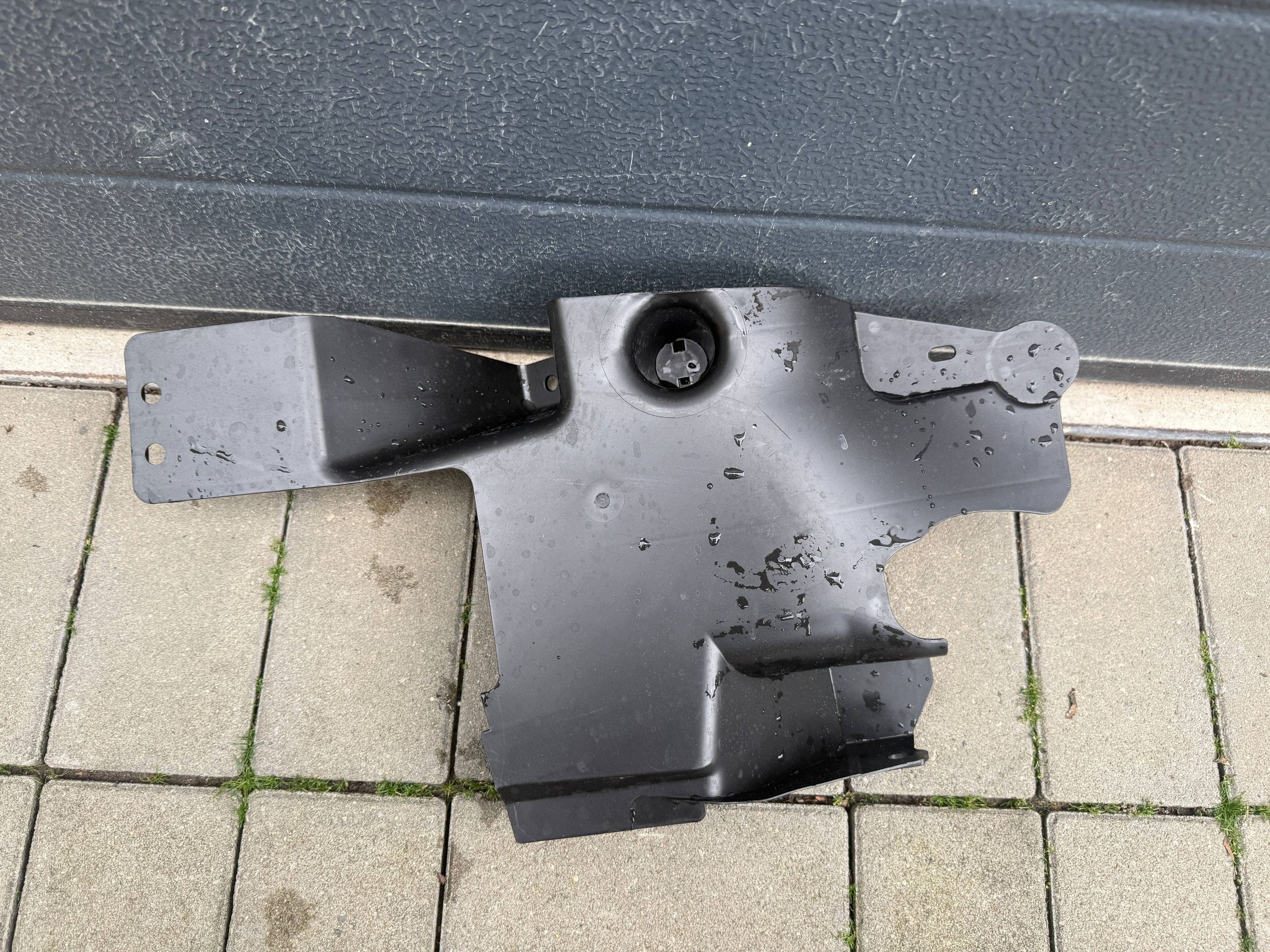 Mazda 3 08- cover chassis left rear