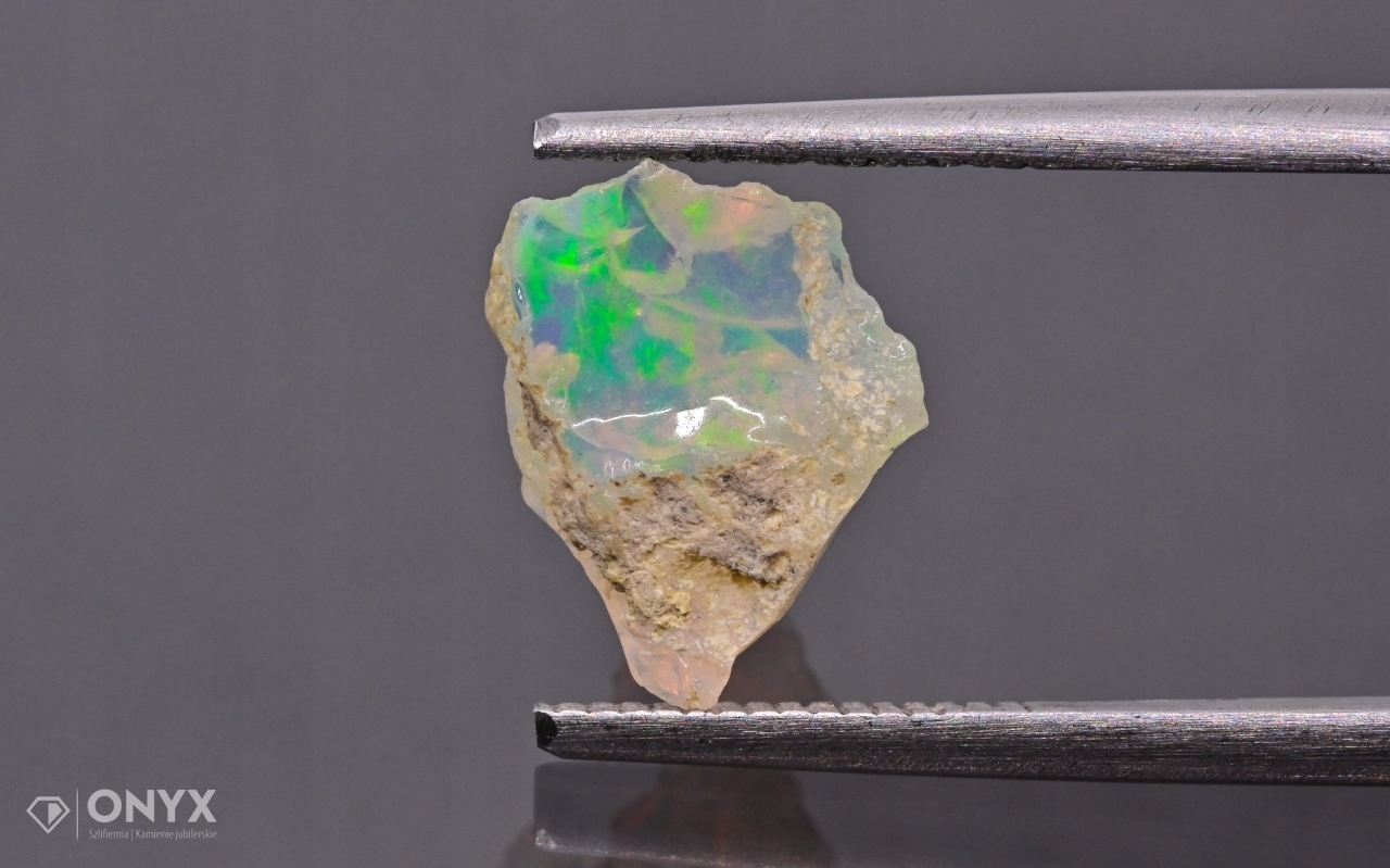 Opal z Etiopie hrudky 10x8 mm