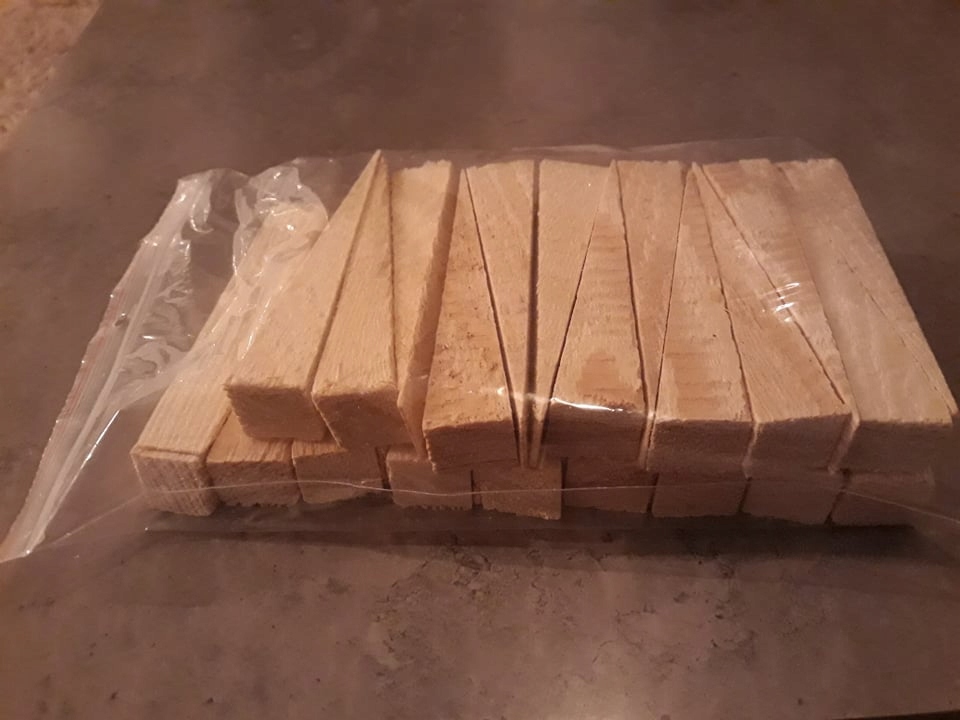 

Kliny Montażowe Drewniane 25 sztuk Producent