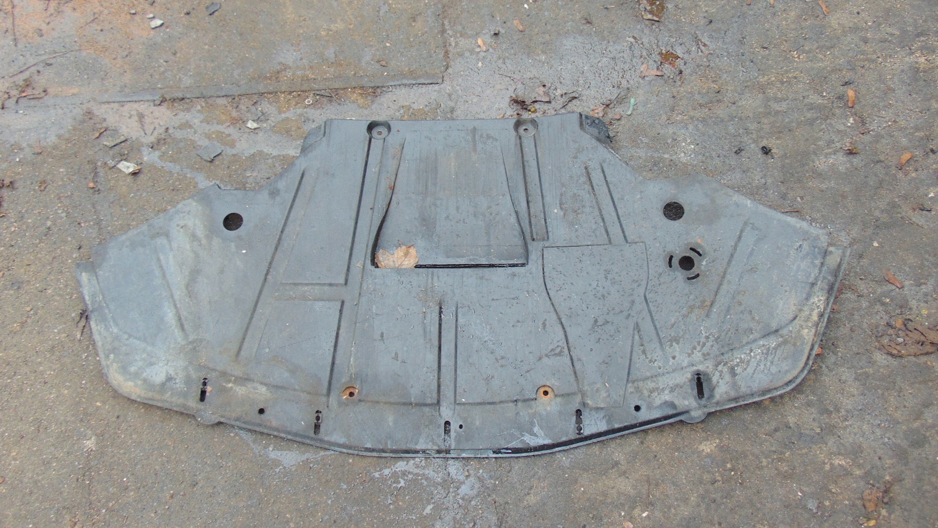 4D0863823AL - Нижня пластина капота двигуна AUDI A8 D2