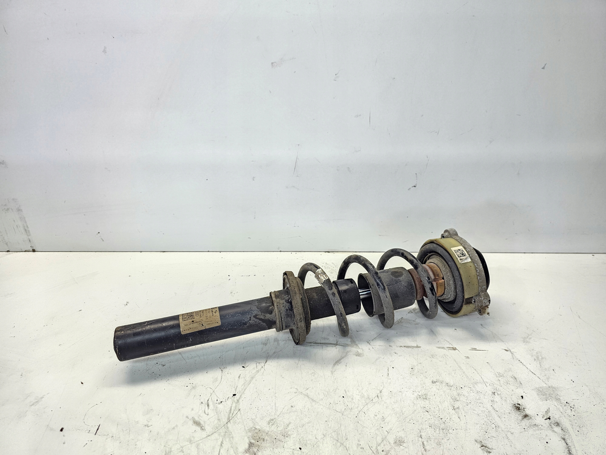 shock absorber right front AUDI A4 B9 A5 8W 8W0413031BA