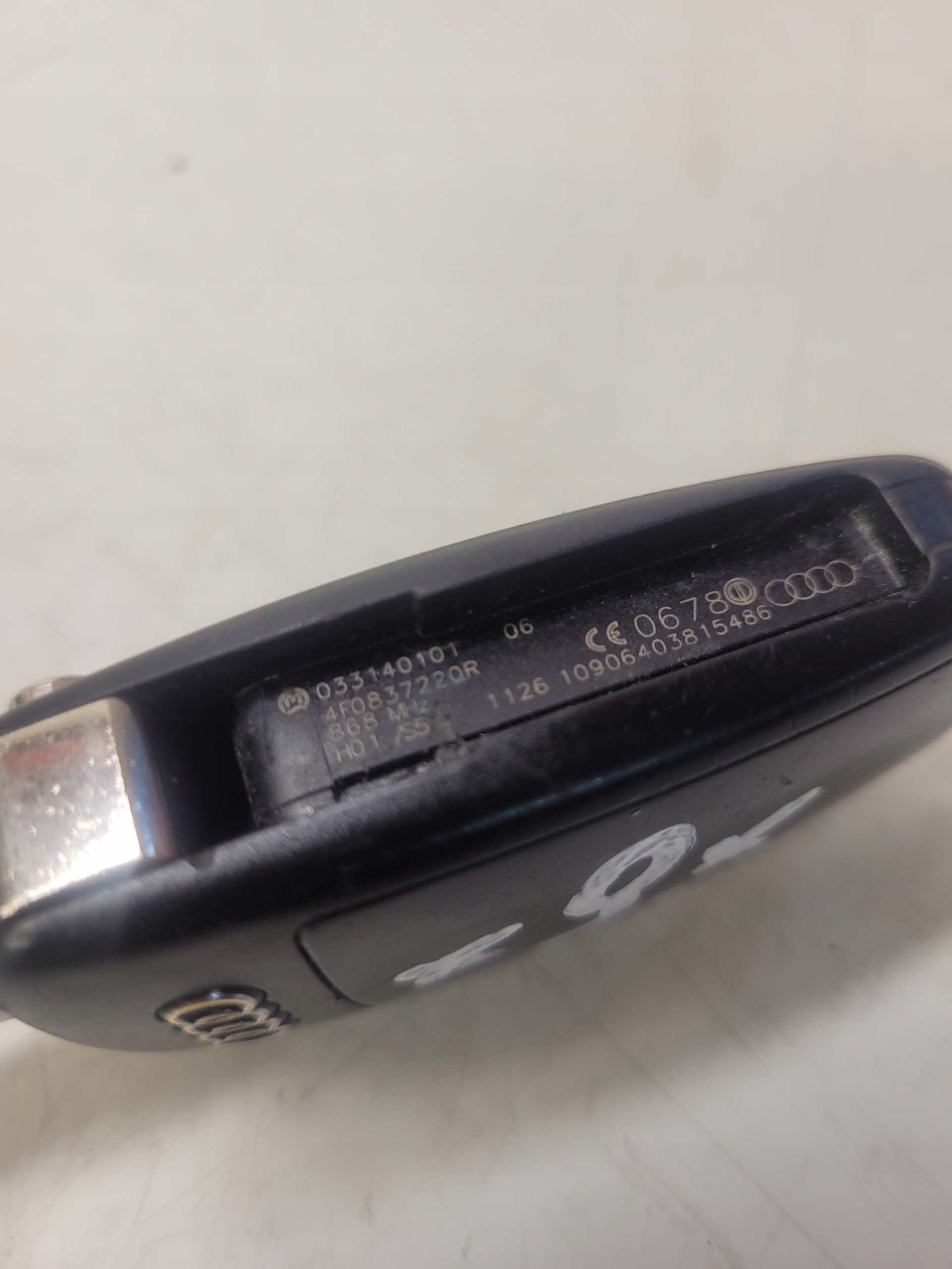 key PILOT SCYZORYK AUDI A6 C6 Q7 4F0837220R *9