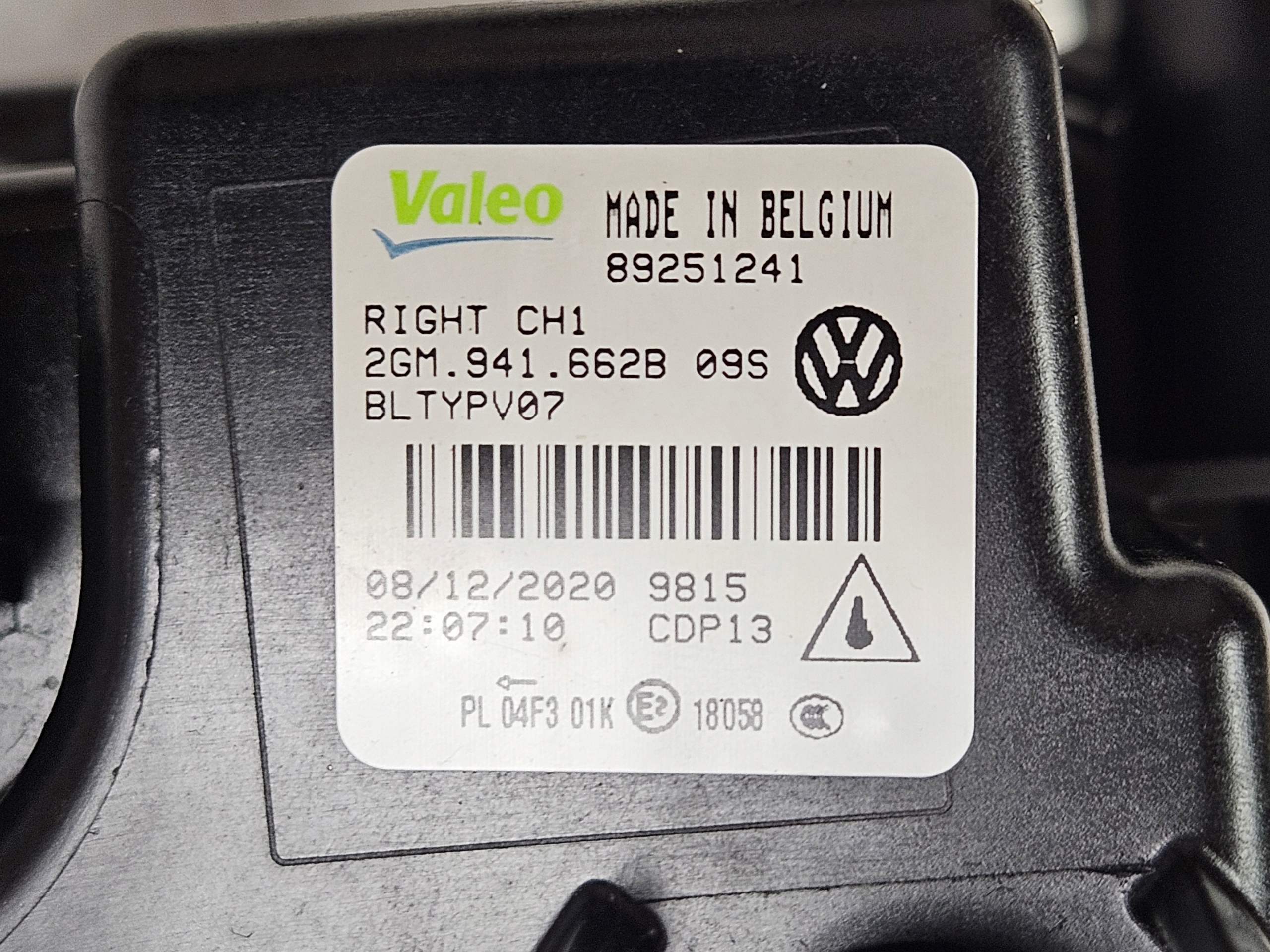 свет противотуманки ГАЛОГЕН правый vw и 1 2018- 2GM941662