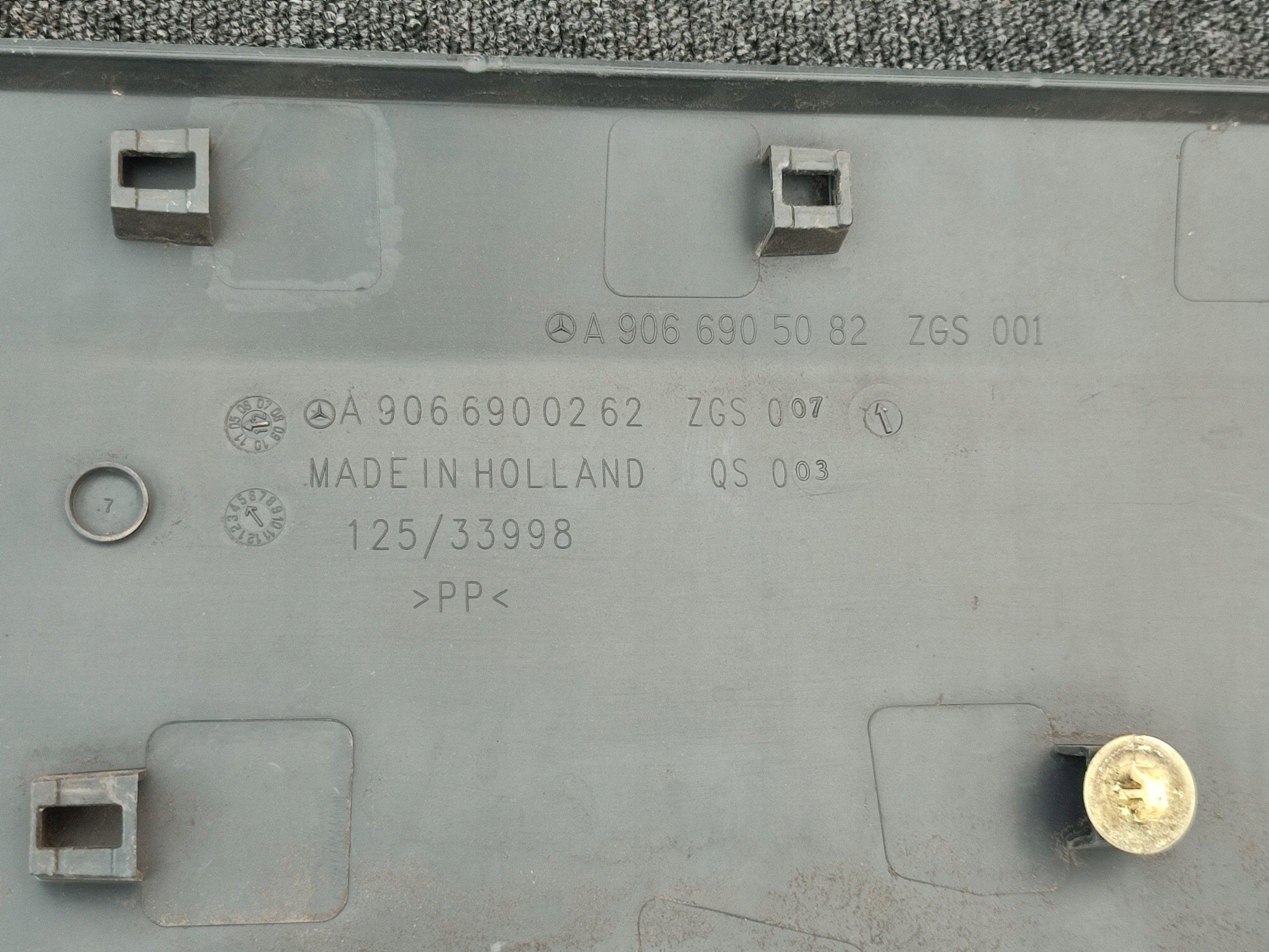 moulding door right front Mercedes Sprinter W906 A9066905082