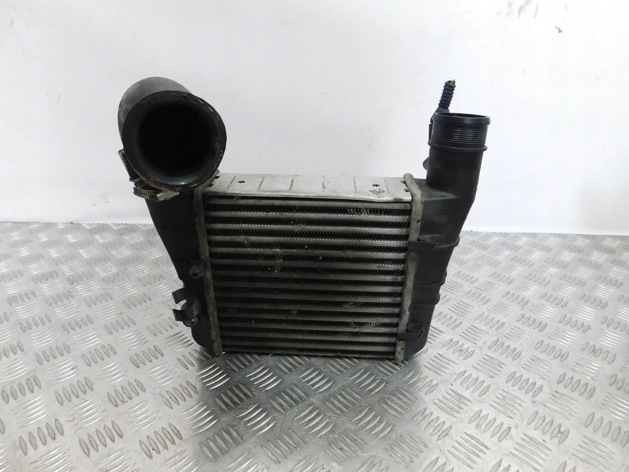 KÜHLER INTERCOOLER EXEO 2.0 TDI 8E0145805AA