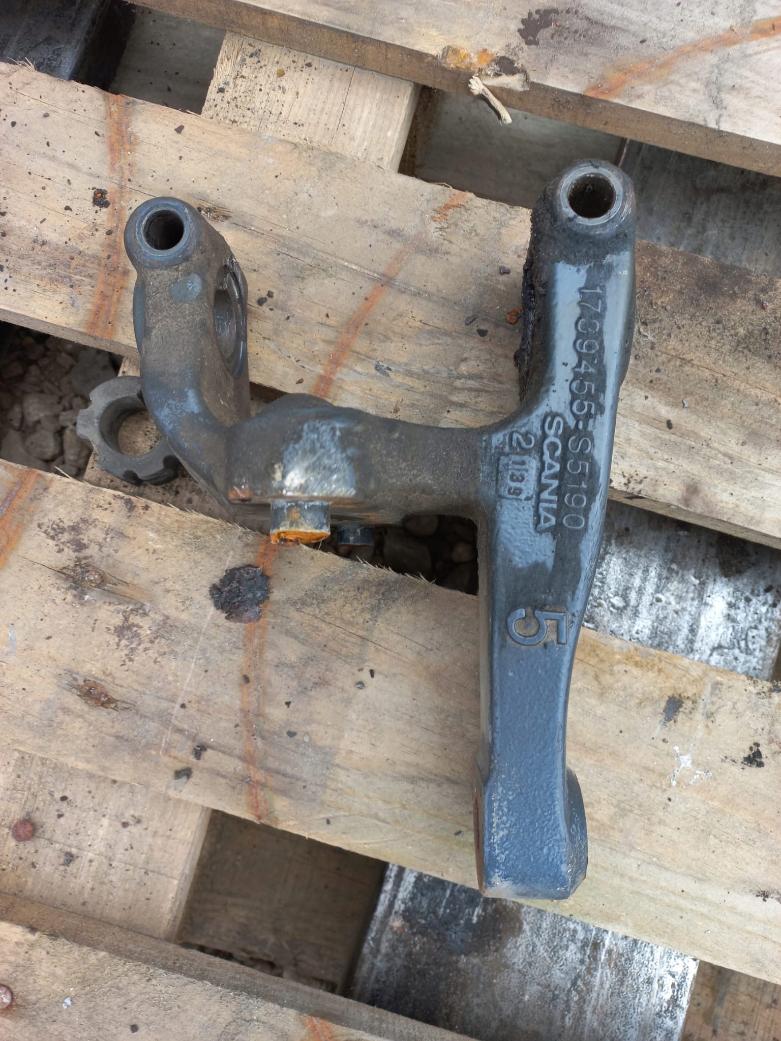 Support plaque Support RESORA Droite SCANIA P380 11R E5 1739455