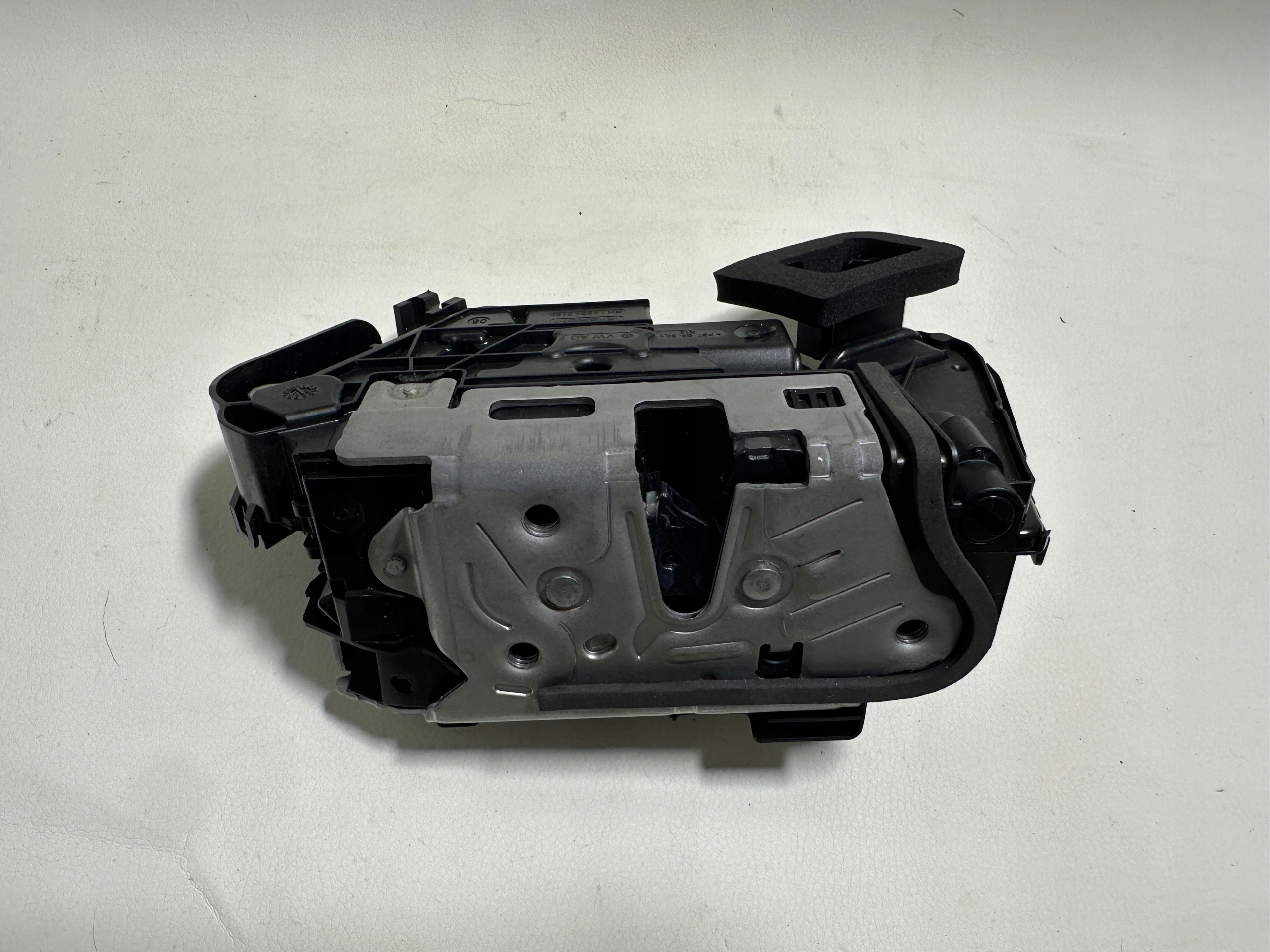 Volkswagen Arteon lock door right front B6D5TB837016