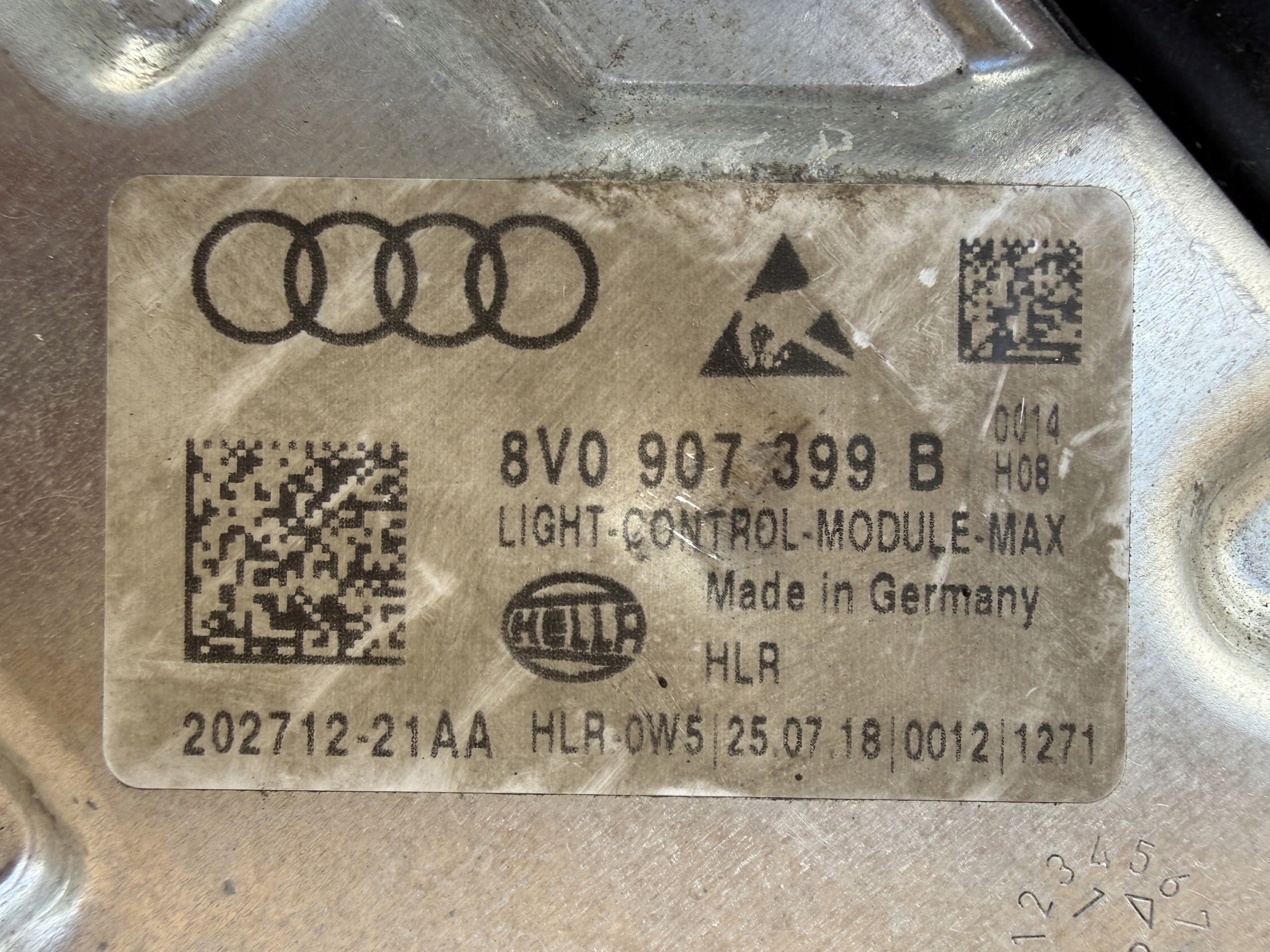 light VW TIGUAN ALLSPACE 5NN941081C left original complete