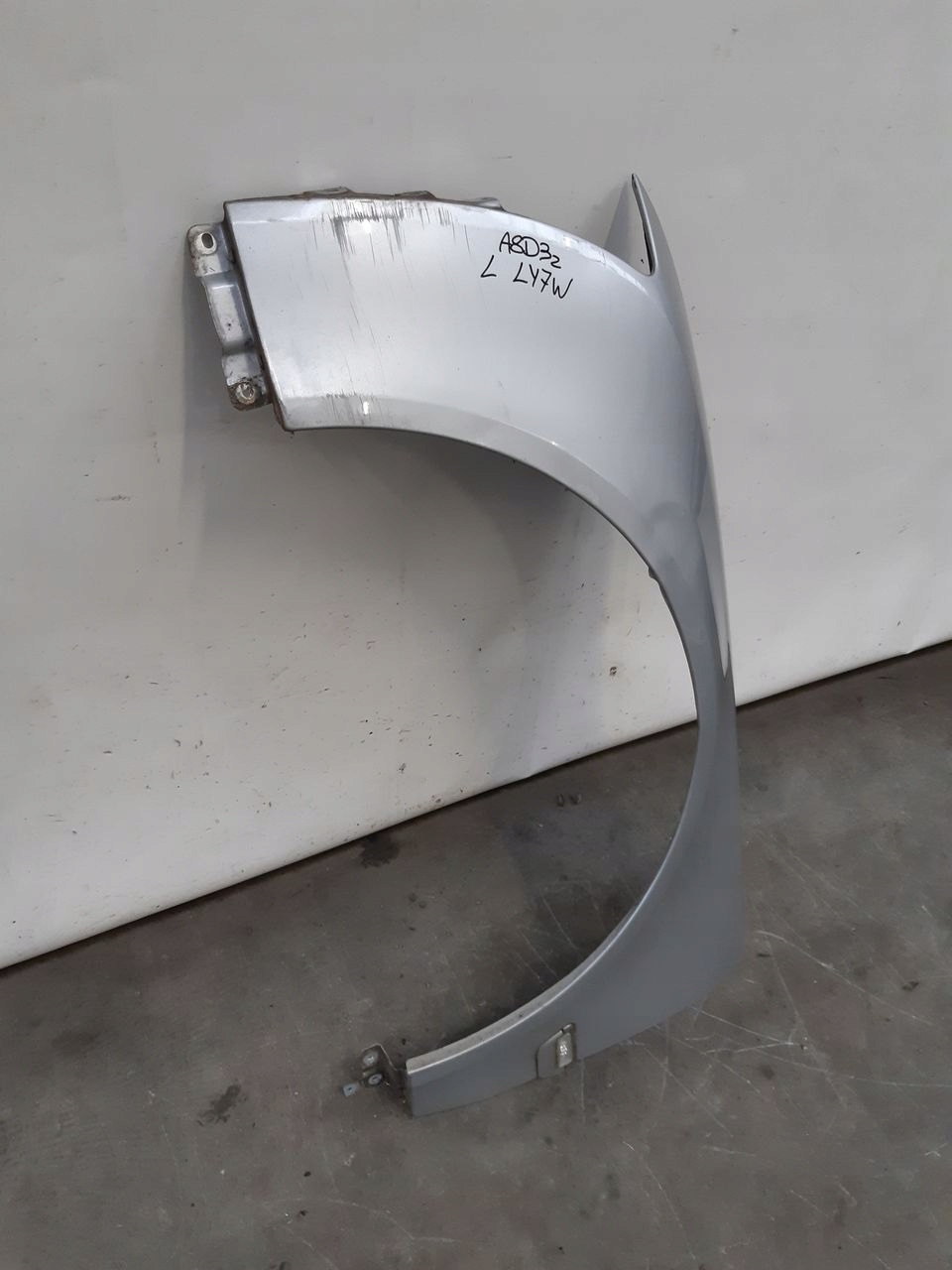 fender left front front Audi A8 D3 3,7 V8 LY7W