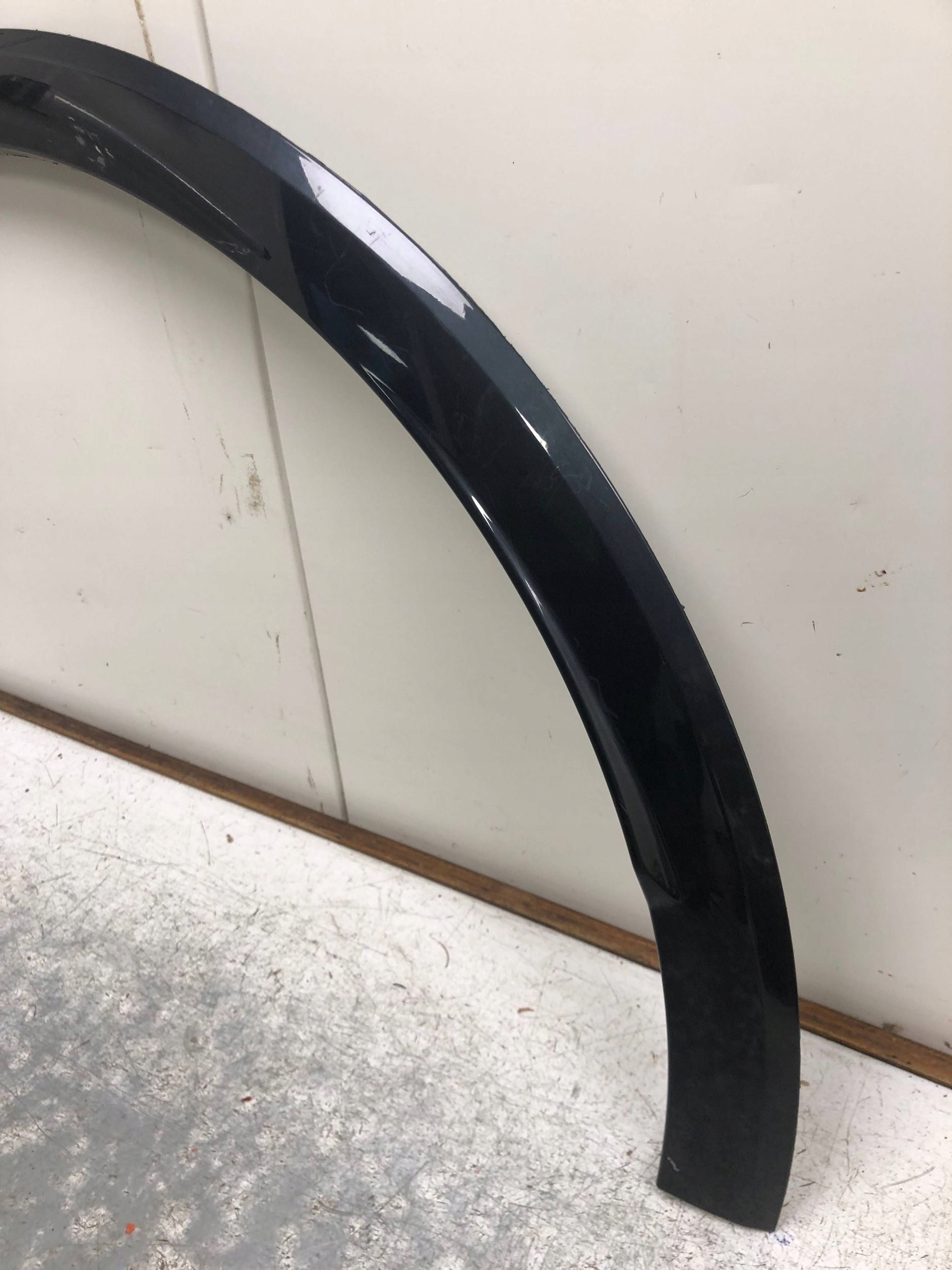 modanatura parafango sinistra posteriore AUDI Q4 E-TRON 89A853817C