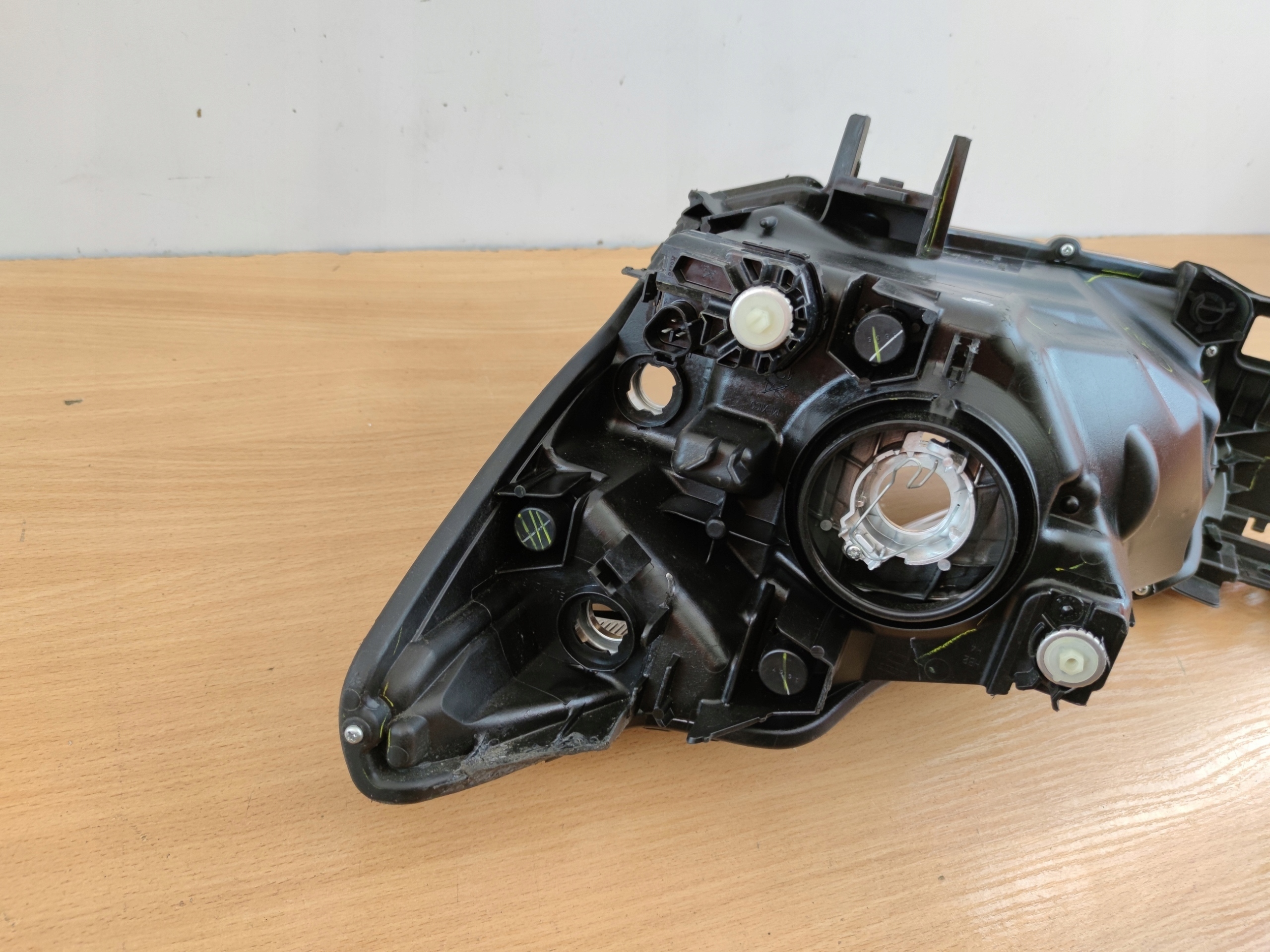 MAZDA II 2 15-19 ROK right light REFLEKTOR front