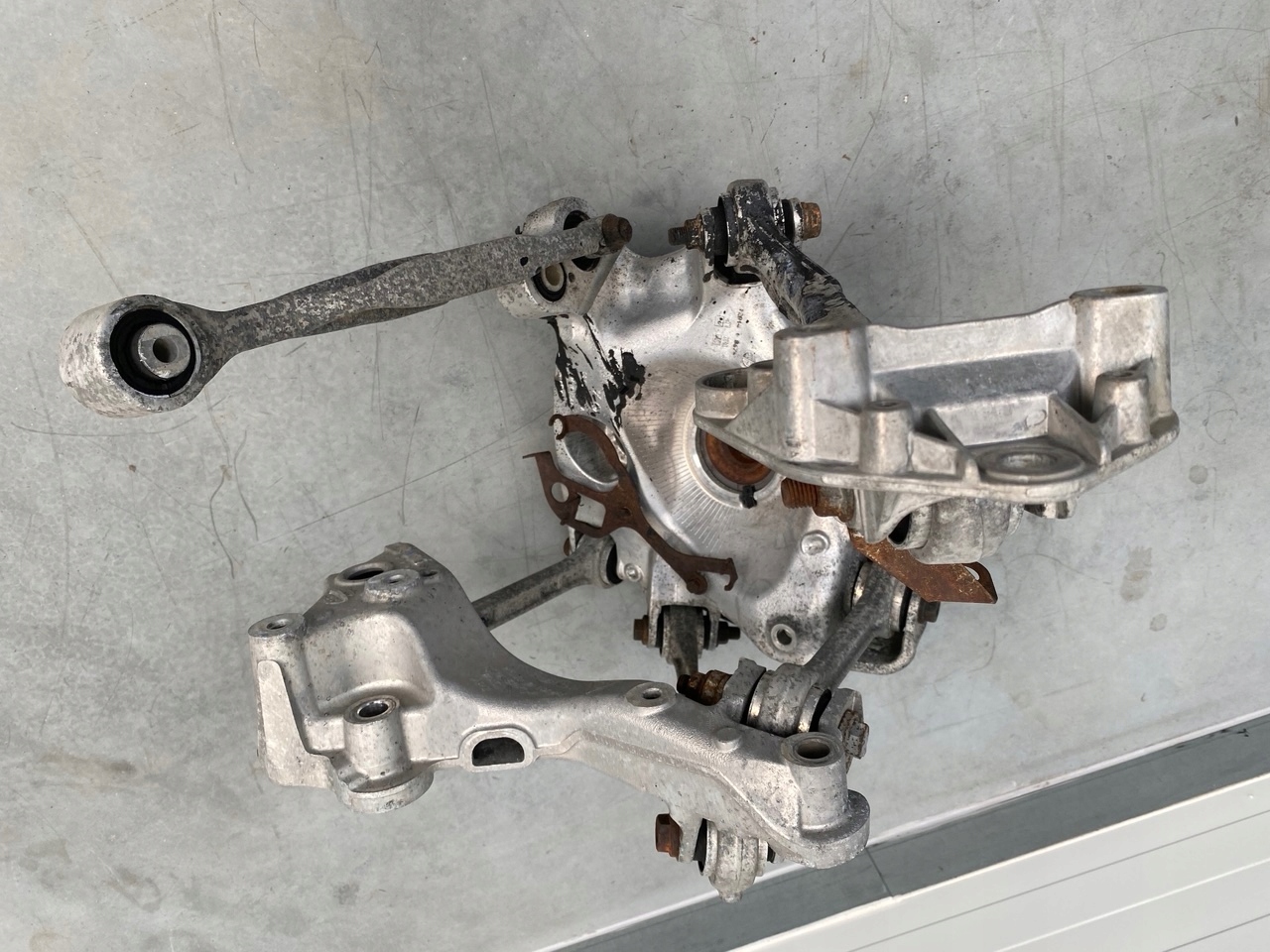 ZAWIESZENIE TYŁ PRAWY PORSCHE 911 991 ZWROTNICA WAHACZE TYLNA PRAWA Numery katalogowe zamienników 99133115210