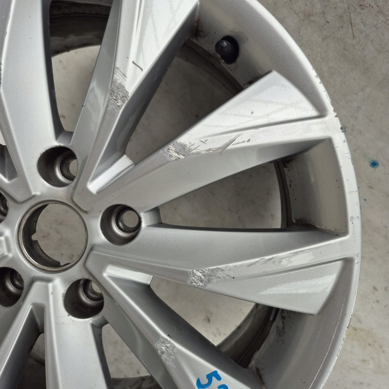 SEAT 575601025M 7.0JX17H2 ET45 17" disk hliníkový
