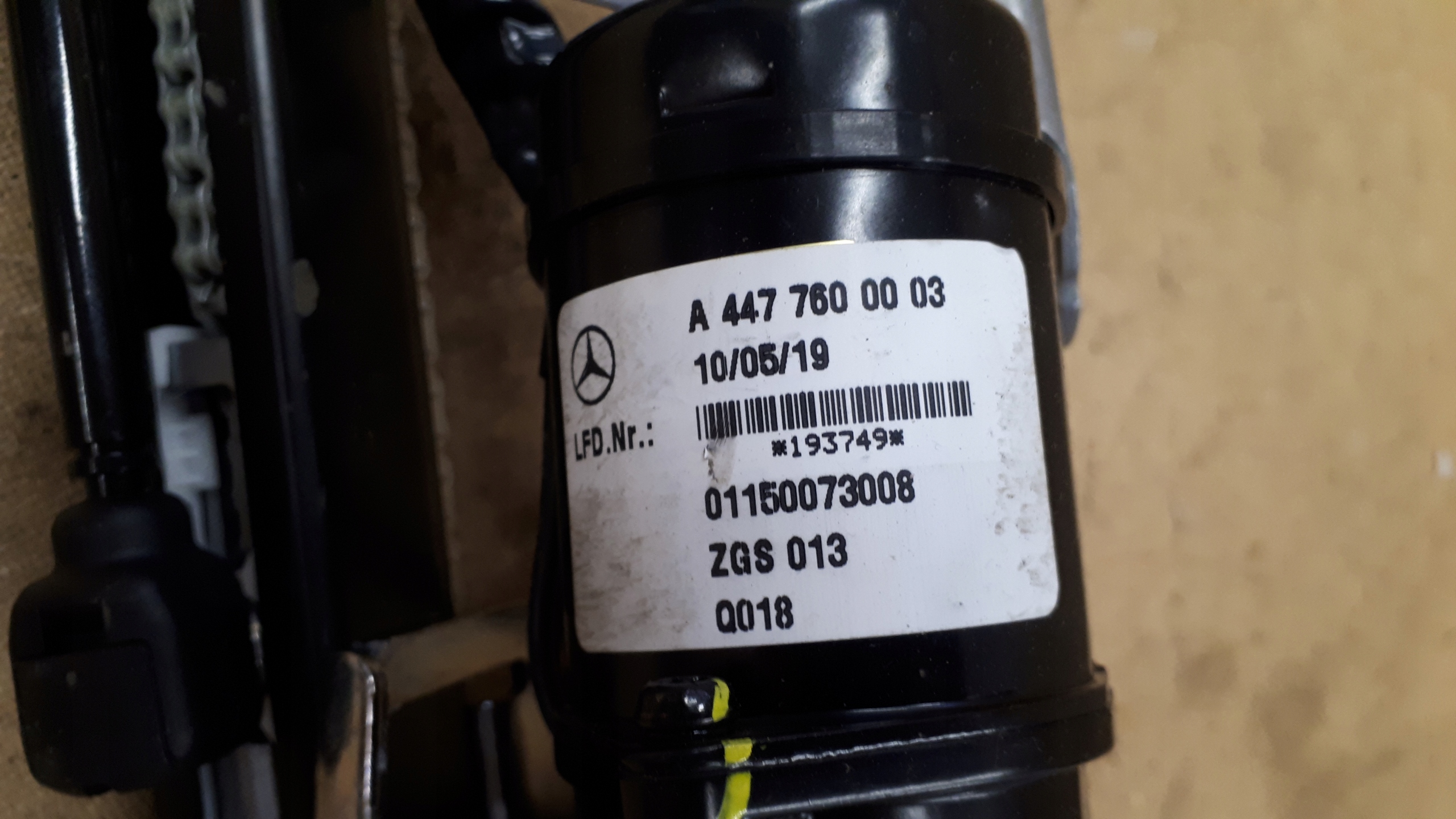 MERCEDES VITO W447 MECHANIZM KLAPY TYŁ TYLNEJ A4477600003 EU Numer katalogowy części A4477600003