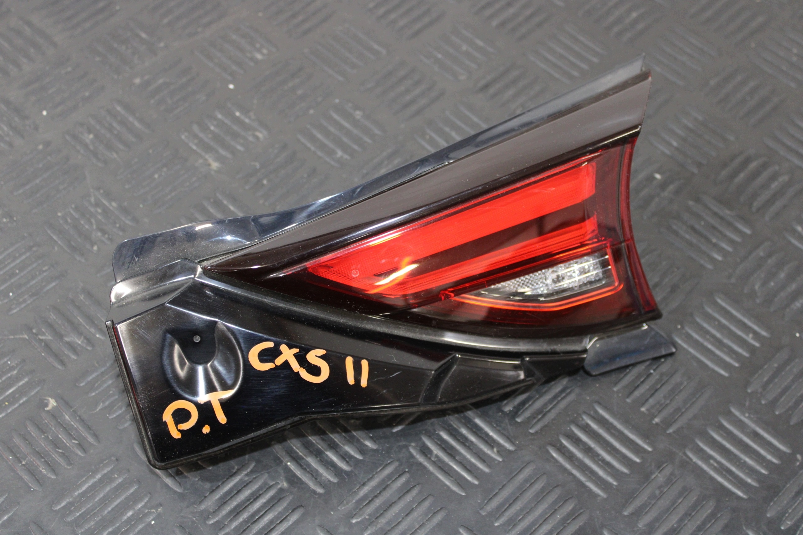 lámpa motorháztető csomagtartó jobb hátsó MAZDA CX5 II 2 KB KF
