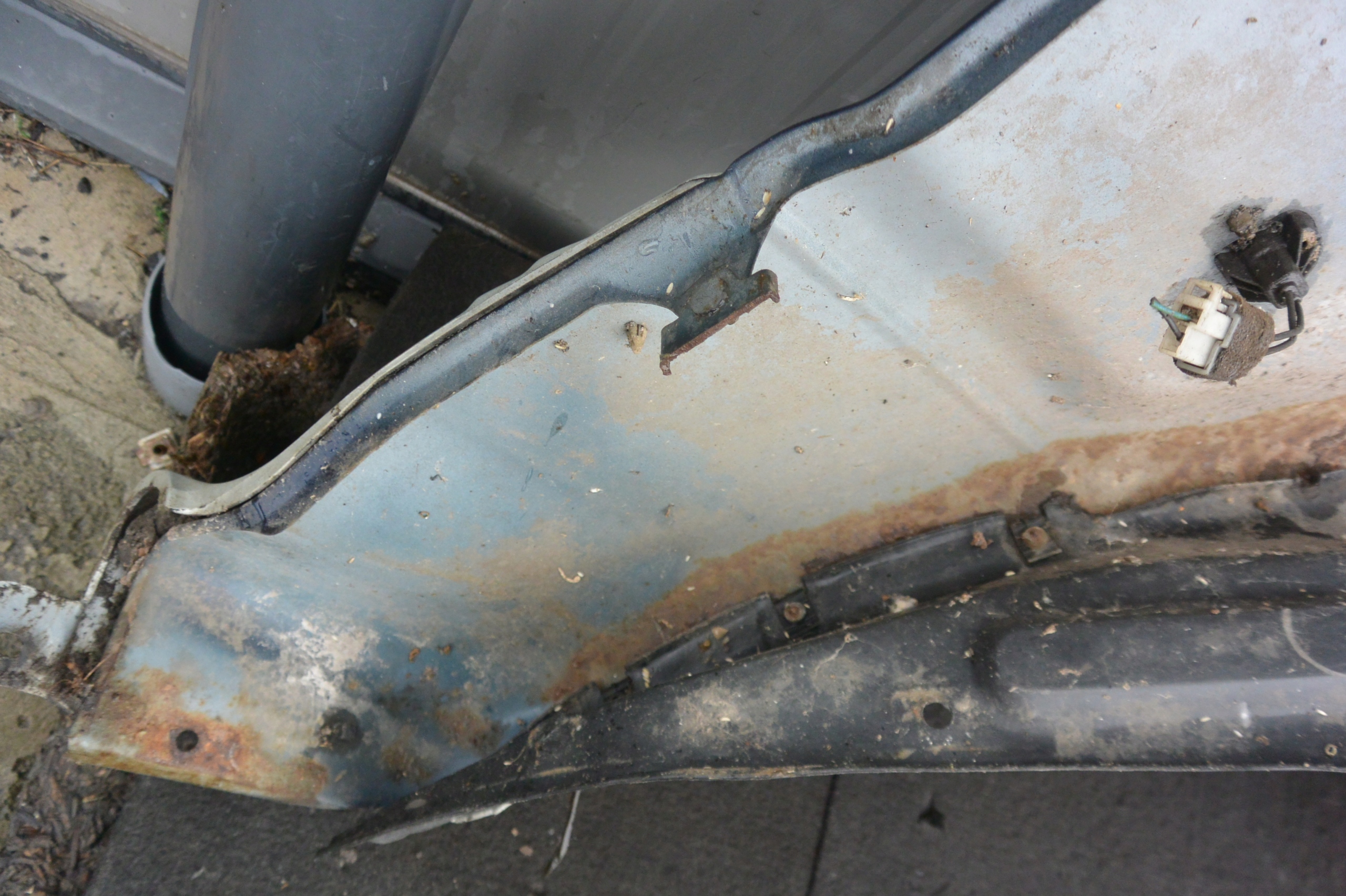 MITSUBISHI PAJERO II fender left front BDB